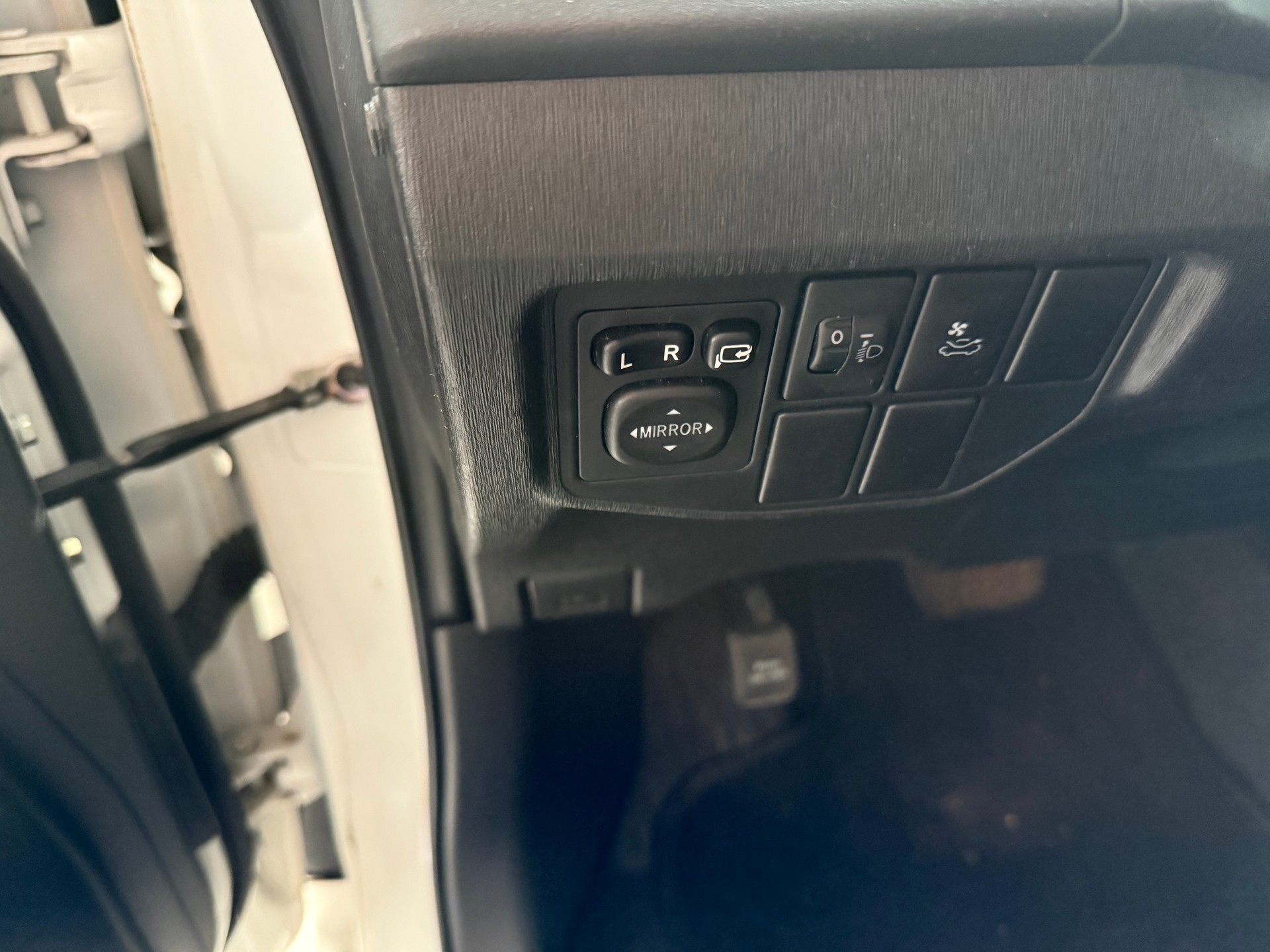 TOYOTA Prius 1.8 VVT-i HSD Sol P-image-10