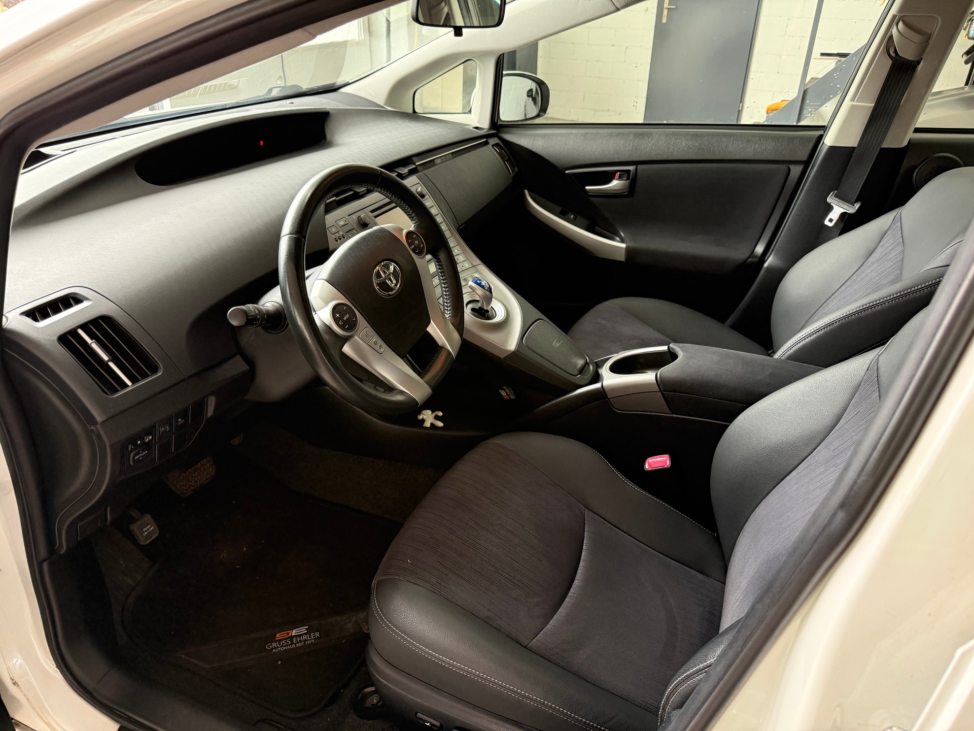 TOYOTA Prius 1.8 VVT-i HSD Sol P-image-4
