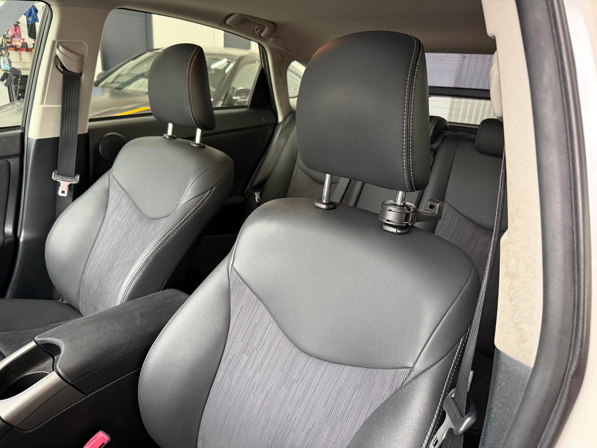 TOYOTA Prius 1.8 VVT-i HSD Sol P-image-5