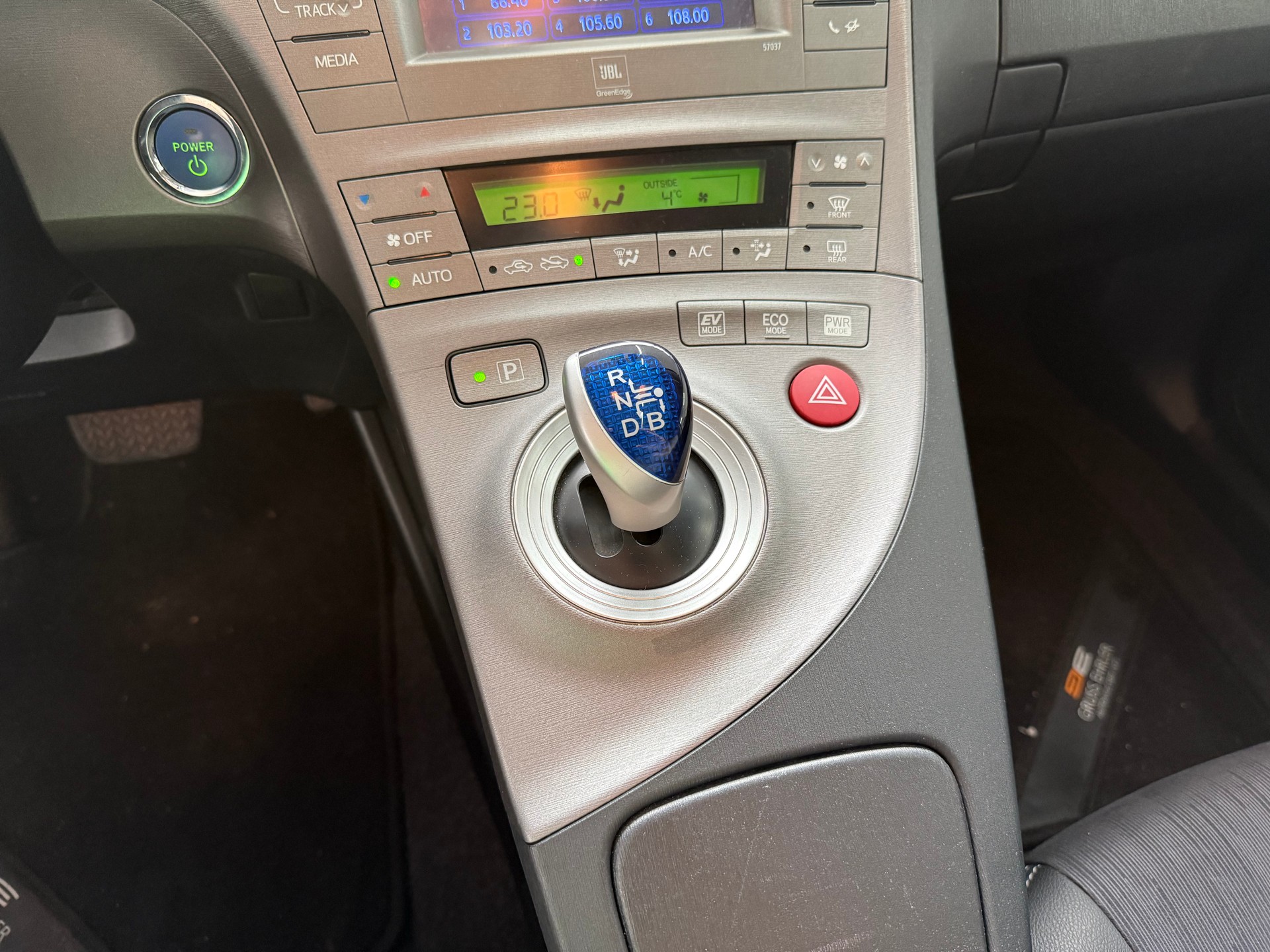 TOYOTA Prius 1.8 VVT-i HSD Sol P-image-13
