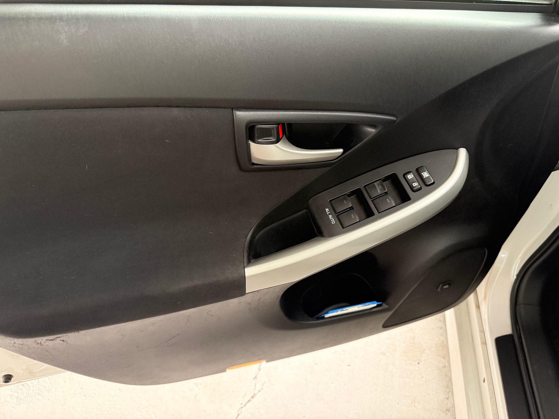 TOYOTA Prius 1.8 VVT-i HSD Sol P-image-18
