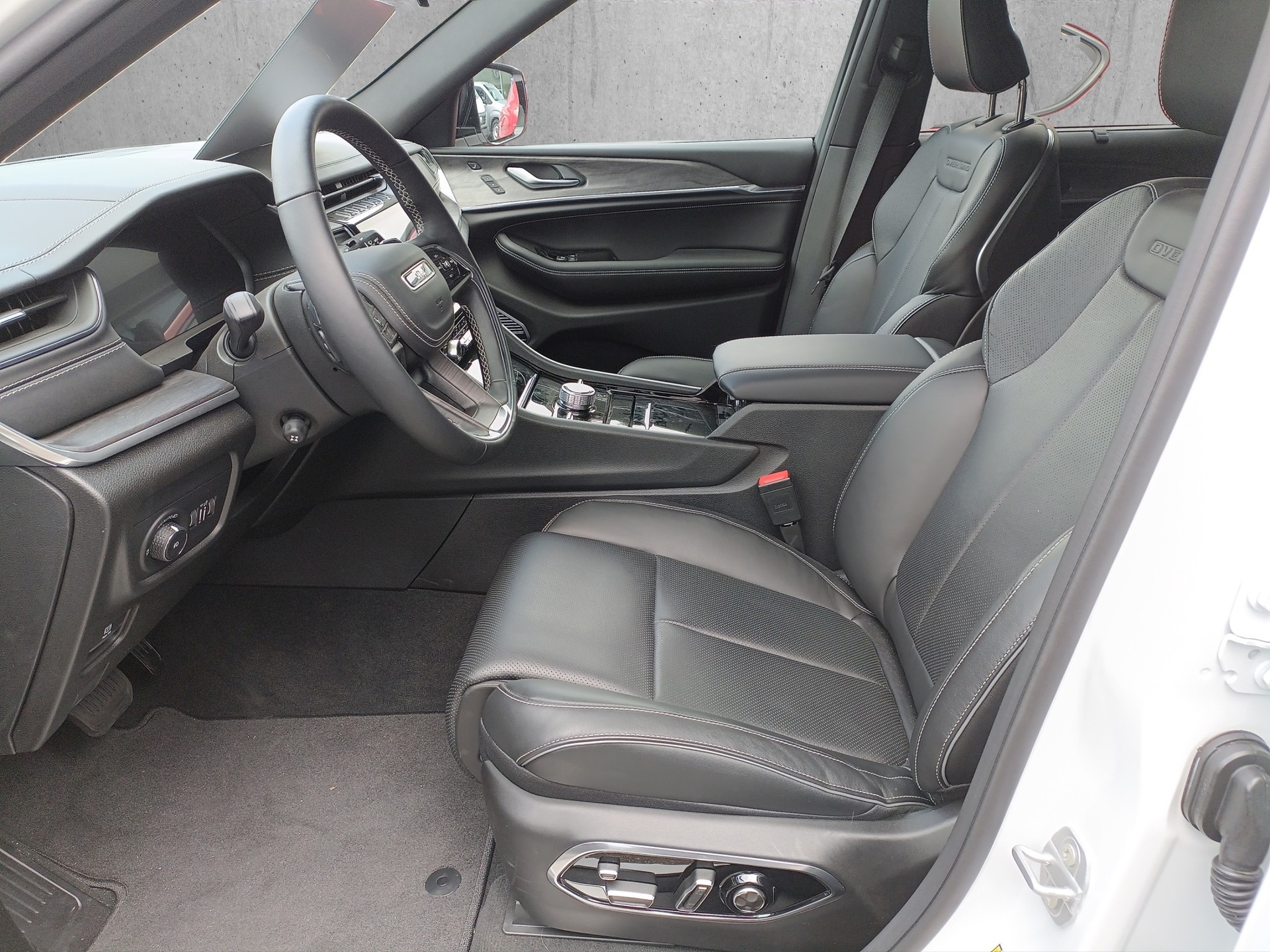 JEEP Grand Cherokee 5.7 364cv V8 Overlan-image-6
