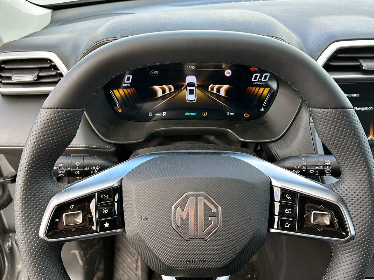MG ZS 1.5 Hybrid+ Luxury-image-11