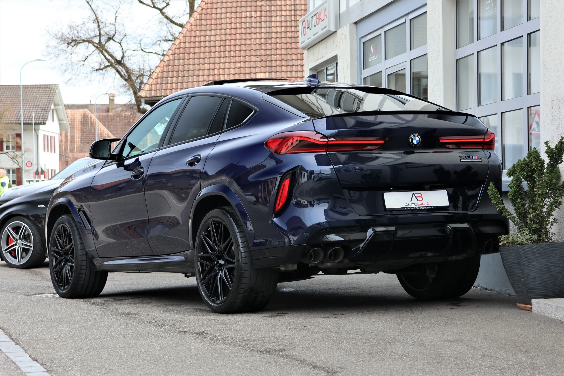 BMW X6M Steptronic M Competition (CH) "Tansanitblau"-image-2