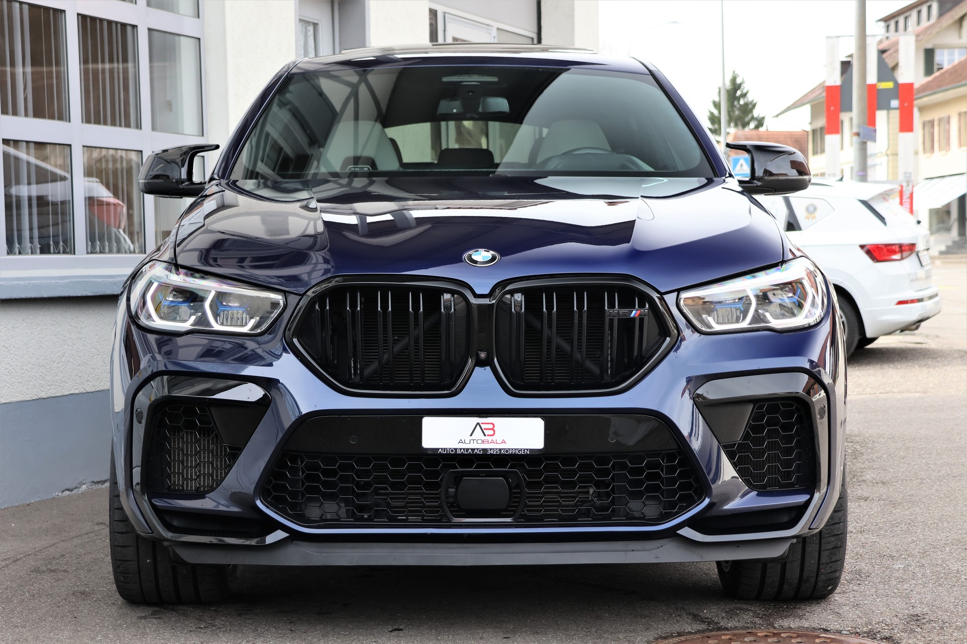 BMW X6M Steptronic M Competition (CH) "Tansanitblau"-image-1