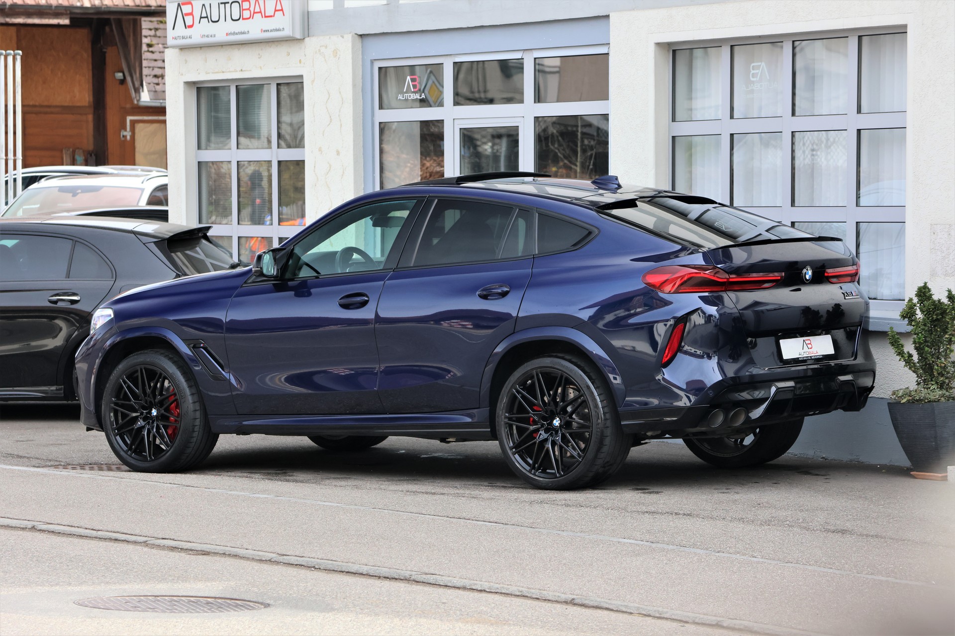 BMW X6M Steptronic M Competition (CH) "Tansanitblau"-image-4