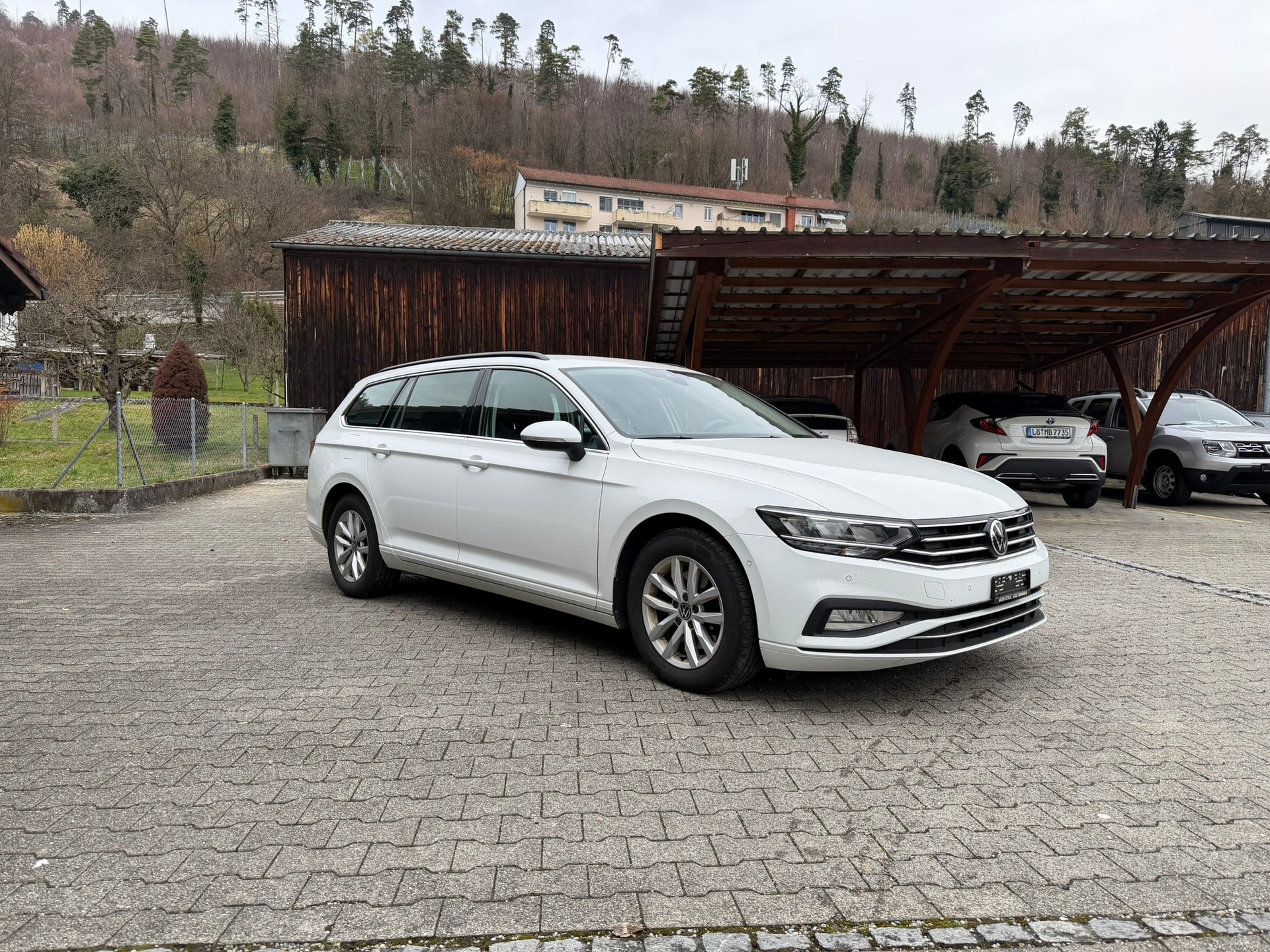 VW Passat Variant 2.0 TDI DSG-image-1