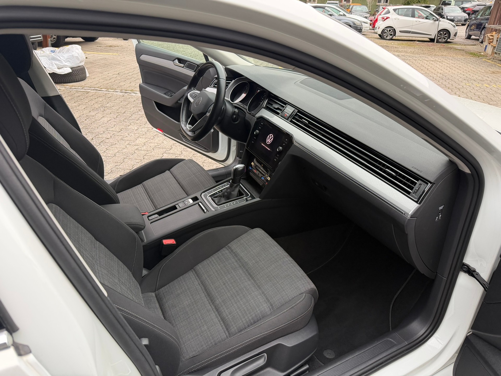 VW Passat Variant 2.0 TDI DSG-image-9
