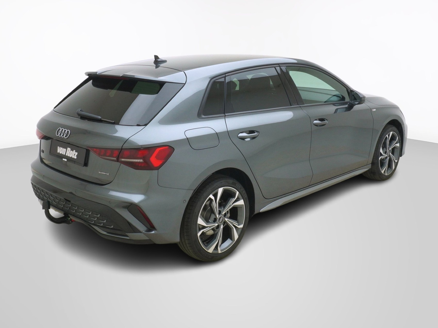 AUDI A3 Sportback 2.0 40 TFSI S Line quattro S-Tronic-image-4