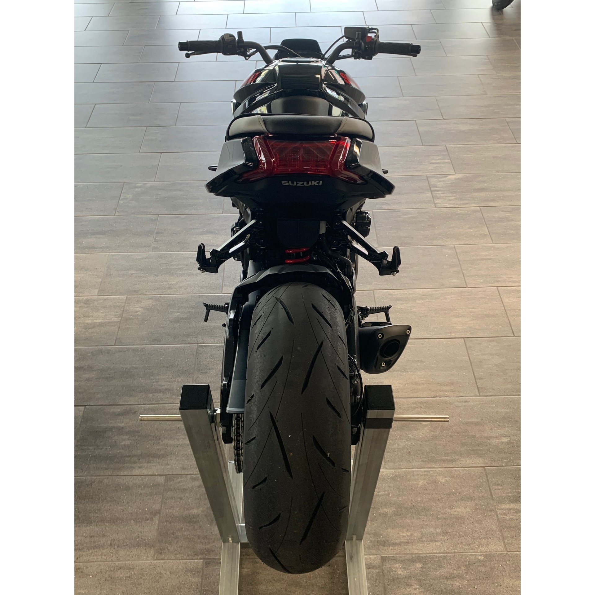 SUZUKI Katana-showroom-element-2