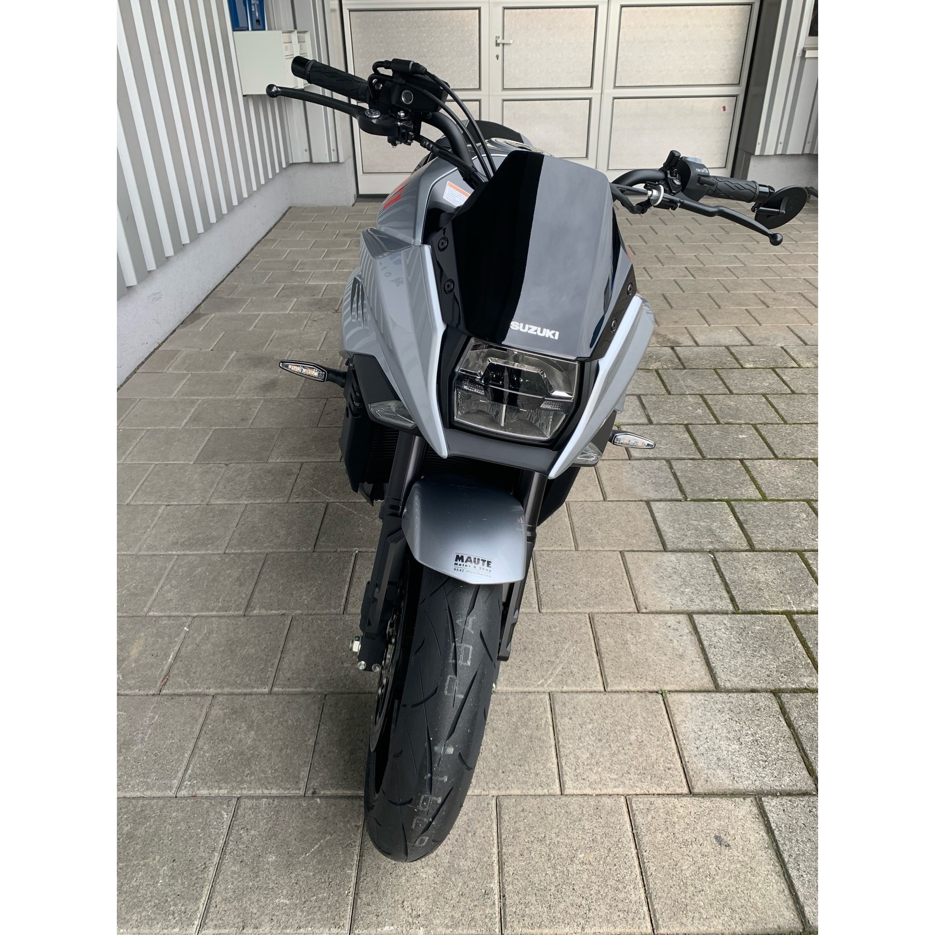SUZUKI Katana-showroom-element-3