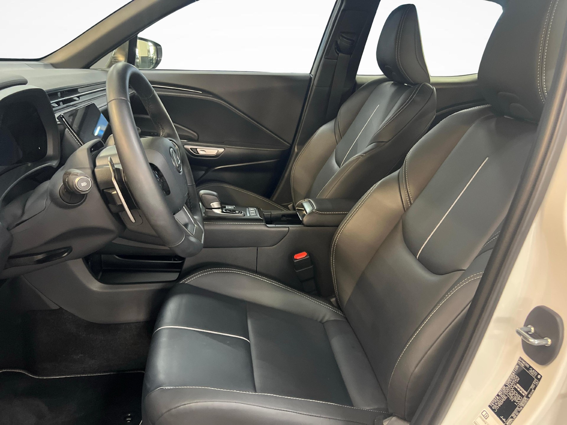 LEXUS LBX 1.5 Hybrid Relax AWD-image-12