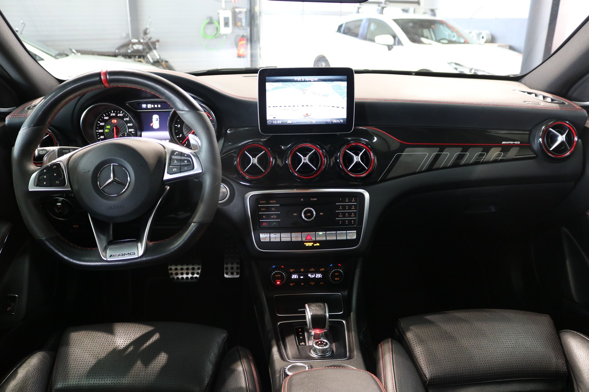 MERCEDES-BENZ GLA 45 AMG Night Edition 4Matic 7G-DCT-showroom-element-2