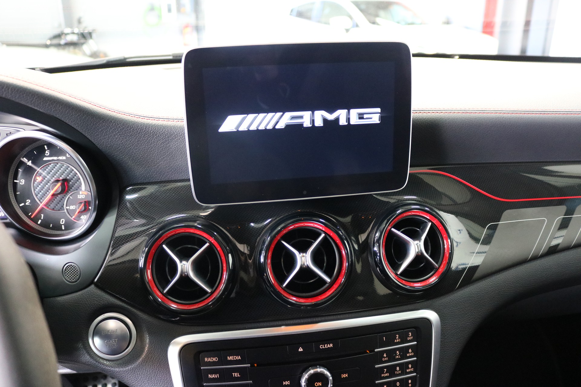 MERCEDES-BENZ GLA 45 AMG Night Edition 4Matic 7G-DCT-image-5