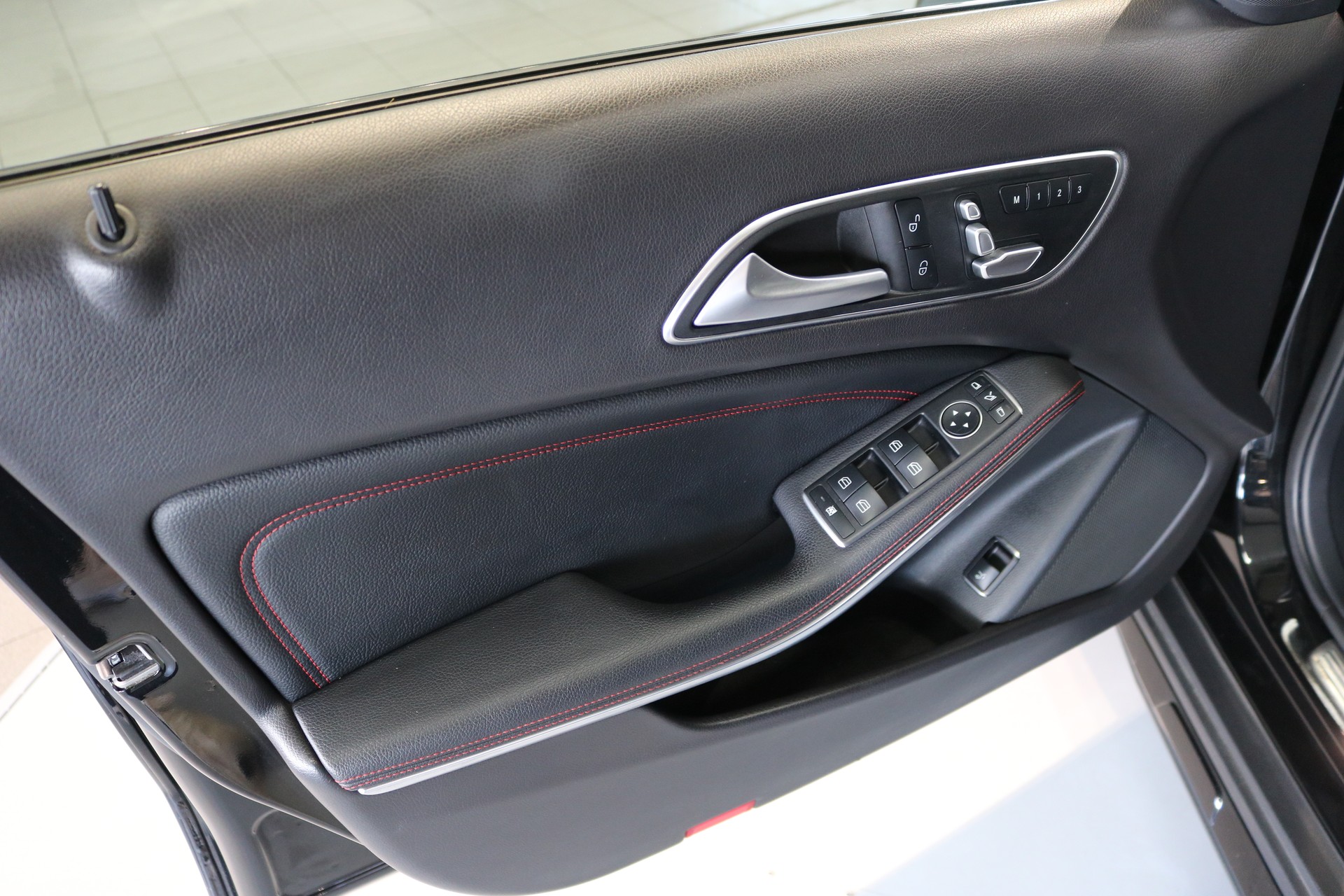 MERCEDES-BENZ GLA 45 AMG Night Edition 4Matic 7G-DCT-image-33