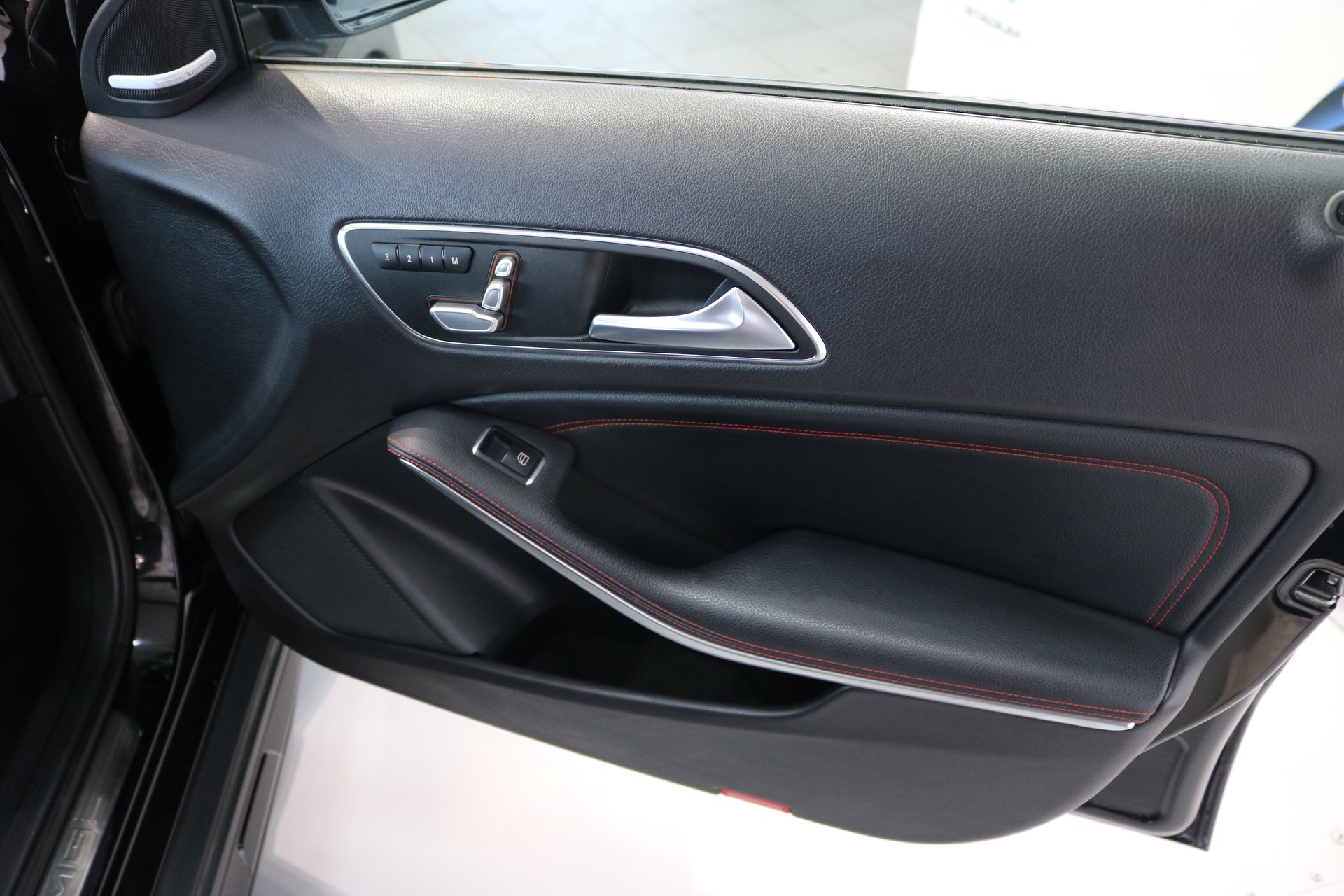 MERCEDES-BENZ GLA 45 AMG Night Edition 4Matic 7G-DCT-image-46