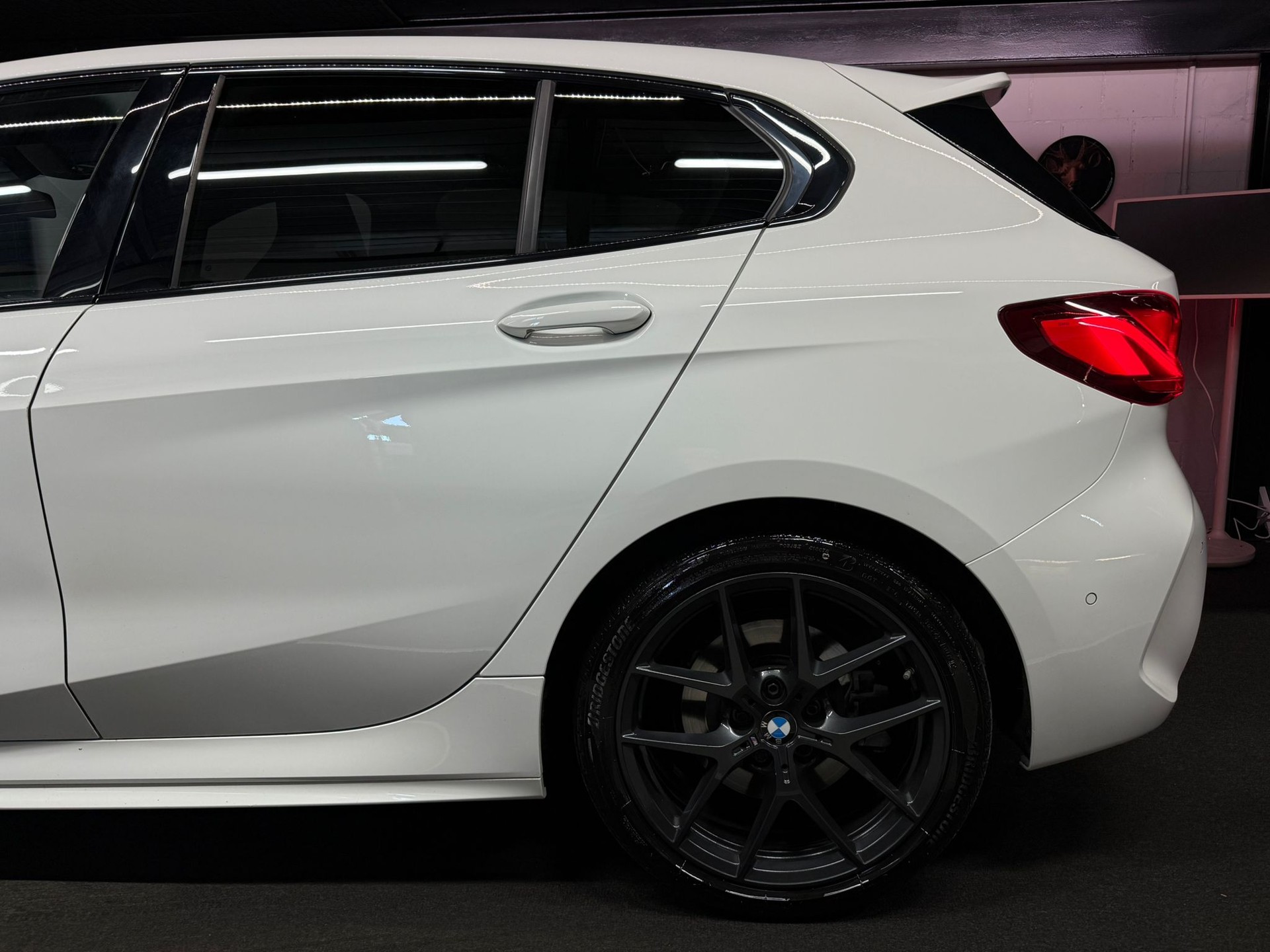 BMW 120d xDrive Steptronic M Sport-image-8