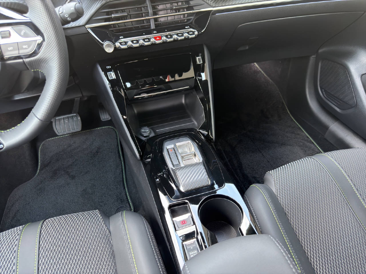 PEUGEOT 208 1.2 Hybrid 145 GT-image-7