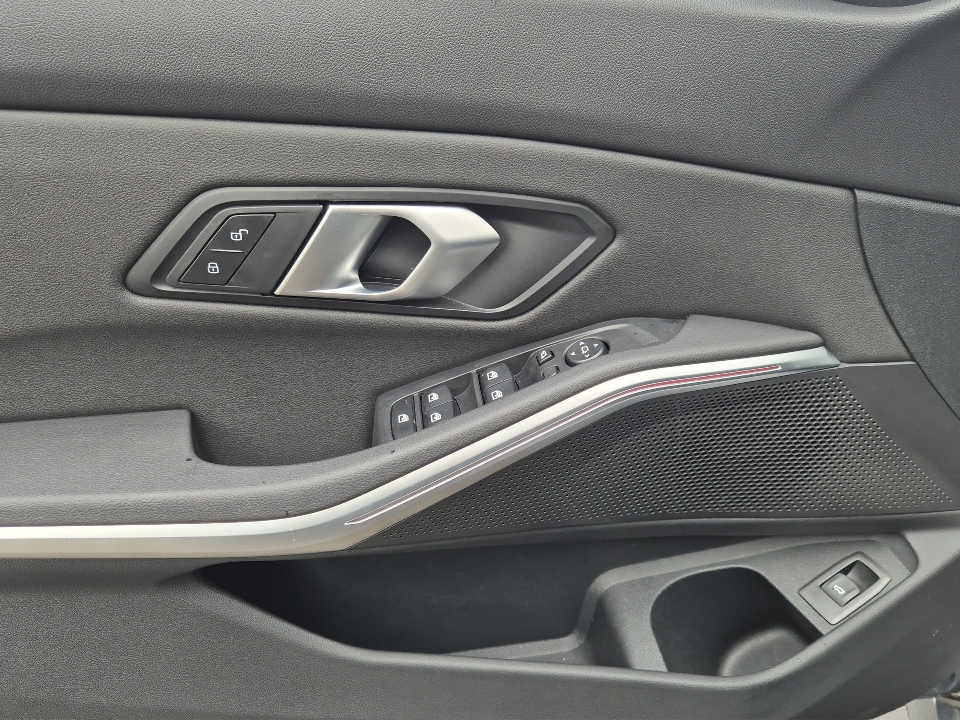 BMW 330i Touring xDrive Steptronic M Sport-image-13