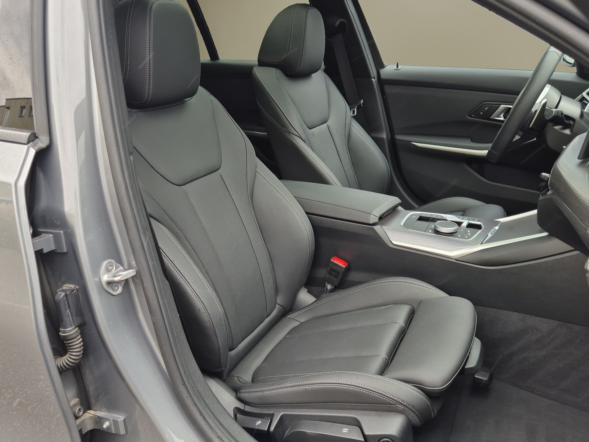 BMW 330i Touring xDrive Steptronic M Sport-image-14