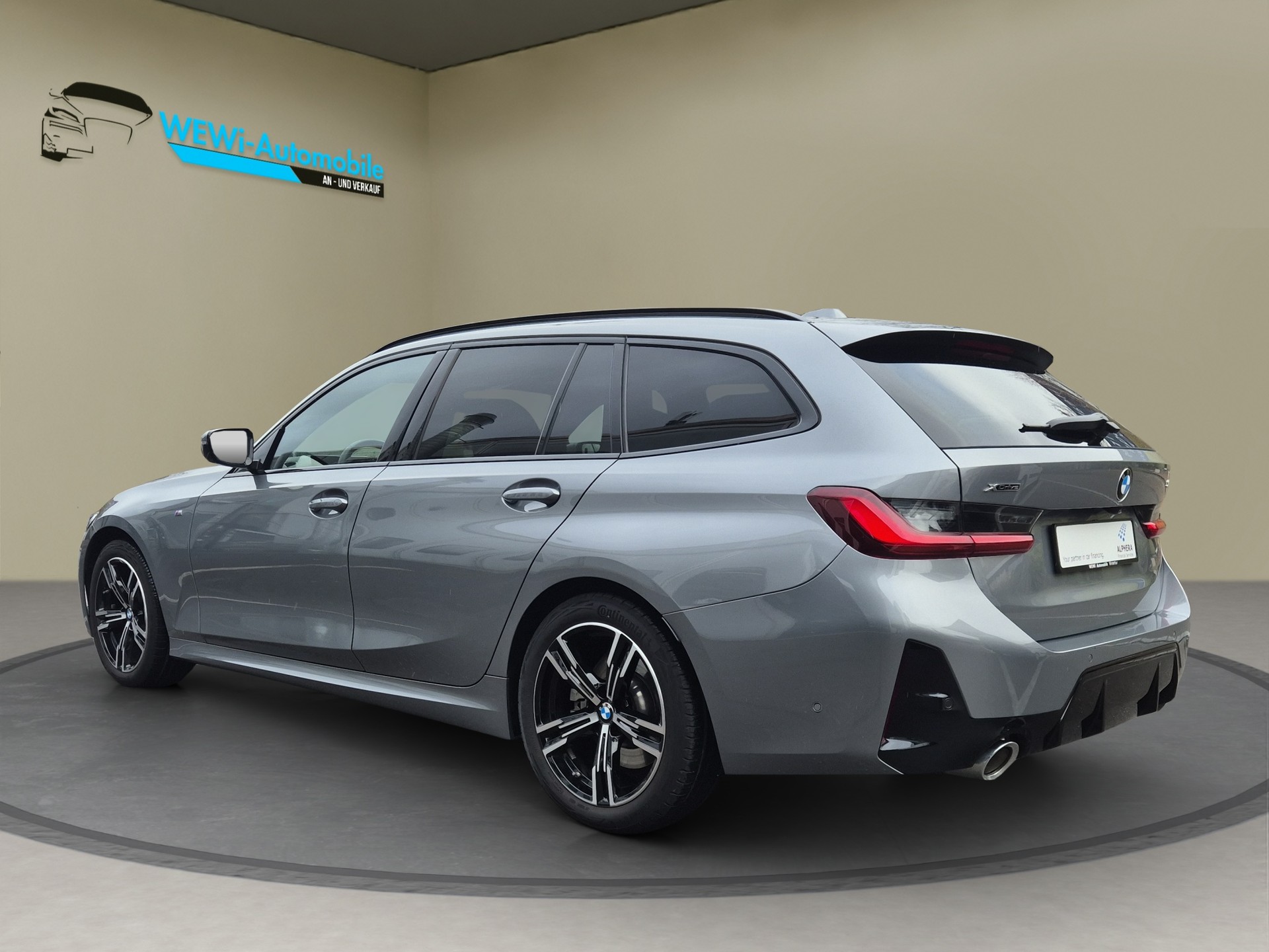 BMW 330i Touring xDrive Steptronic M Sport-image-4