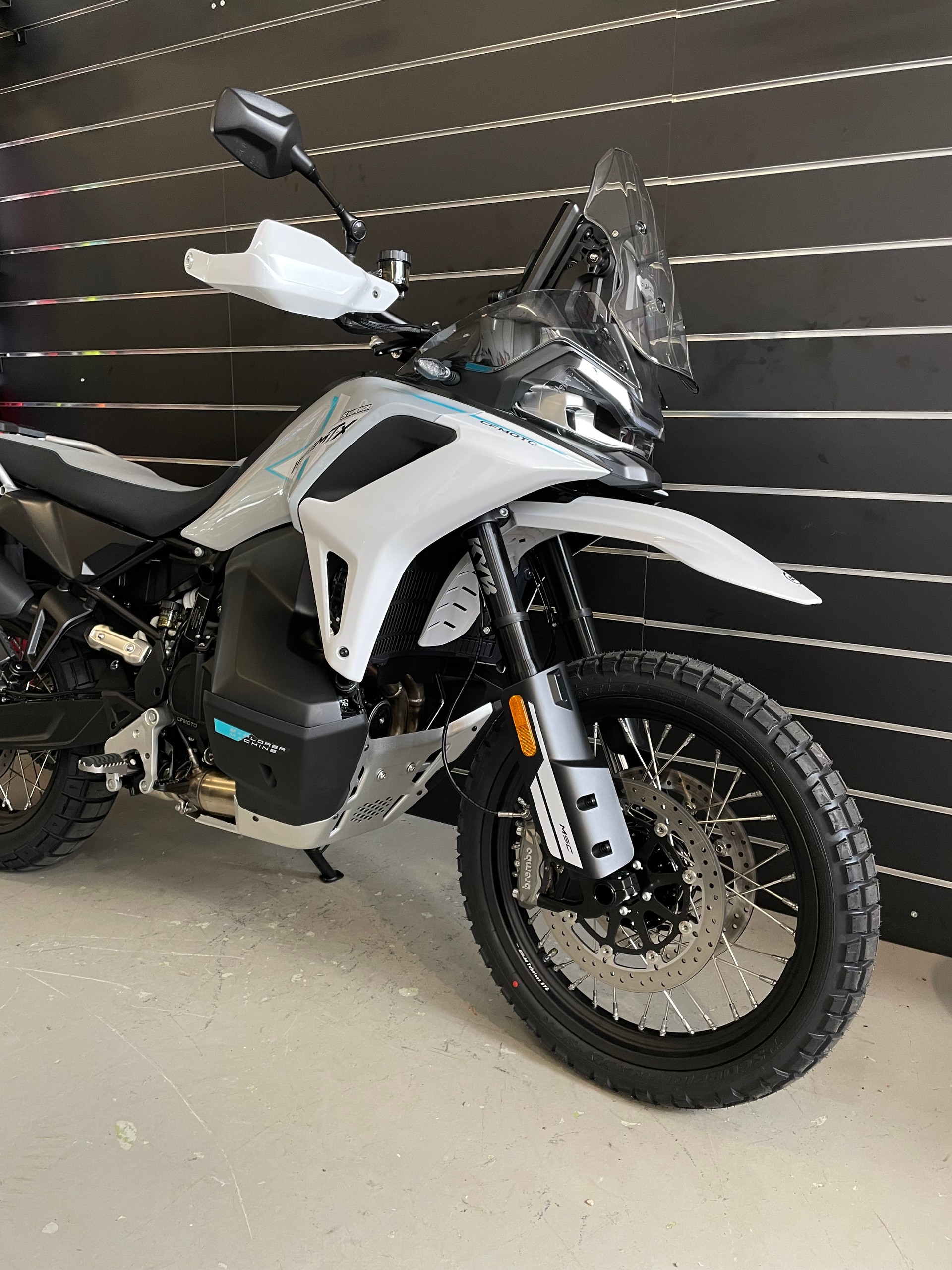 CF MOTO 1000 MT-X-showroom-element-2