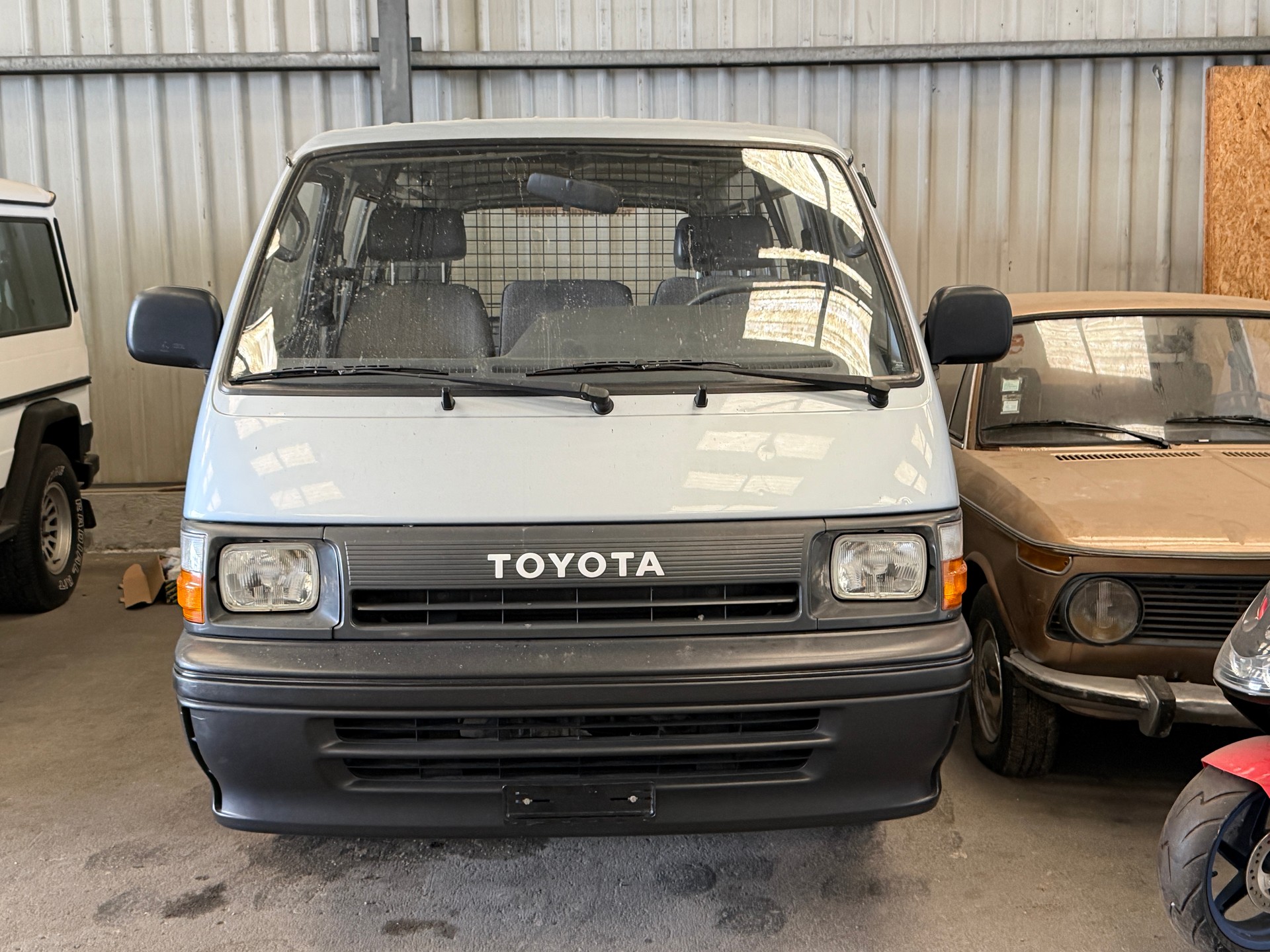 TOYOTA Hiace 2.4 EFI 4x2 Wagon