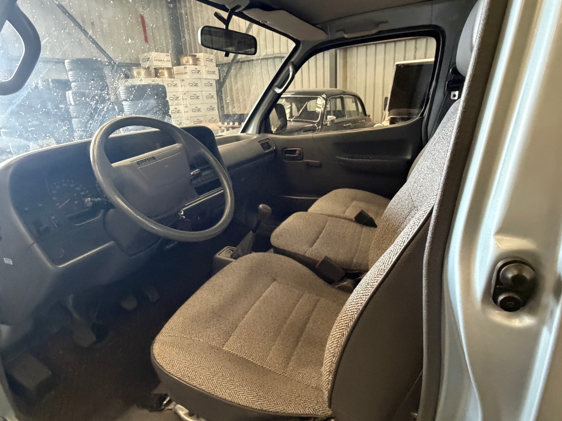 TOYOTA Hiace 2.4 EFI 4x2 Wagon-image-4