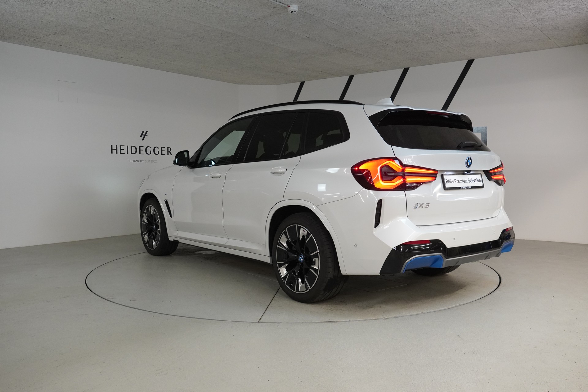 BMW iX3 Impressive-image-5