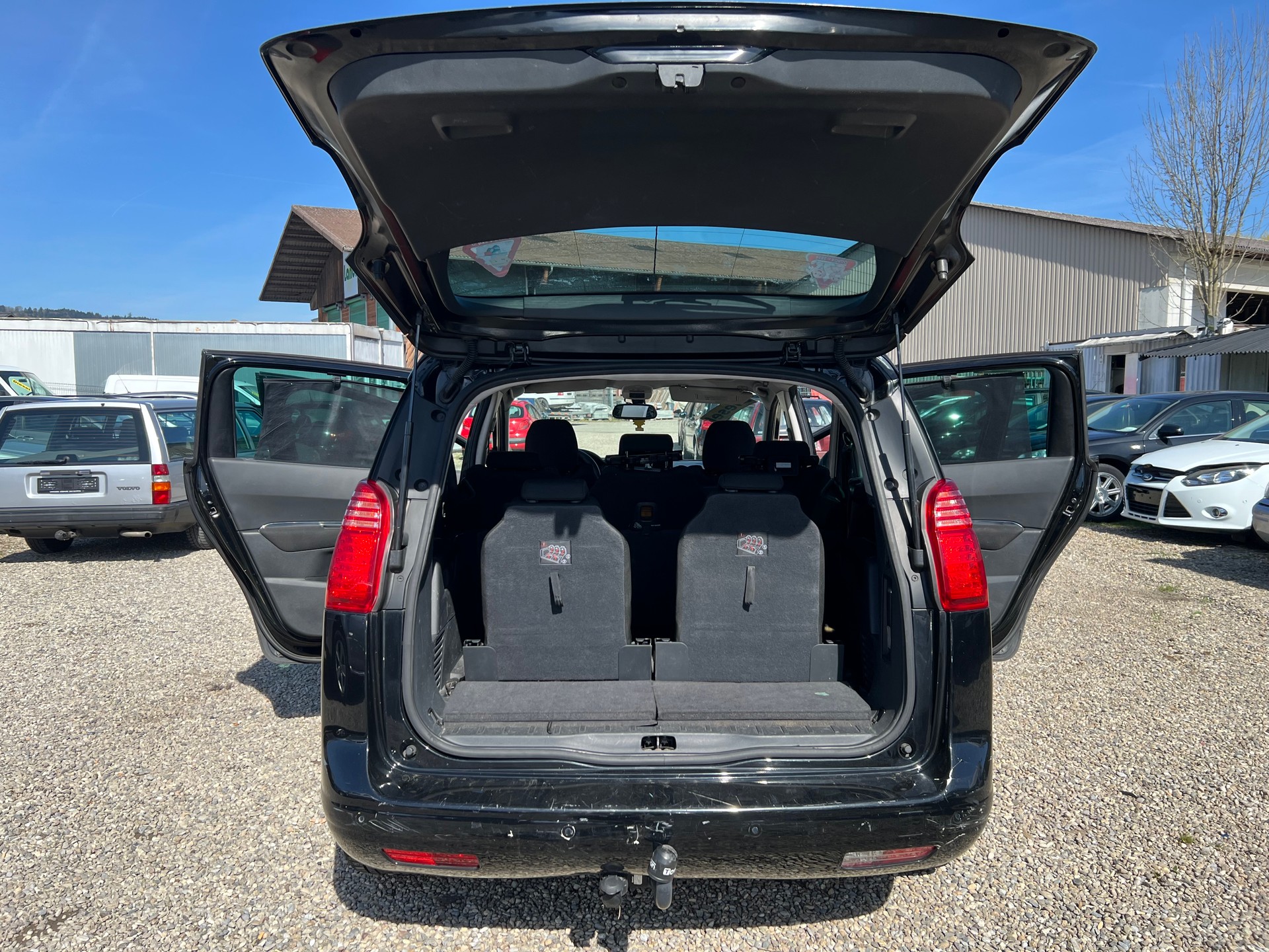 PEUGEOT 5008 1.6 HDI Sport-image-11