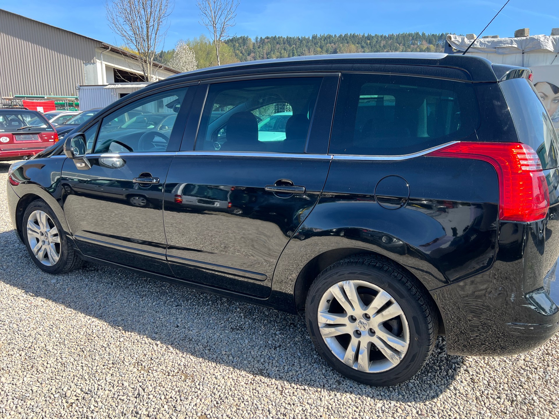 PEUGEOT 5008 1.6 HDI Sport-image-3