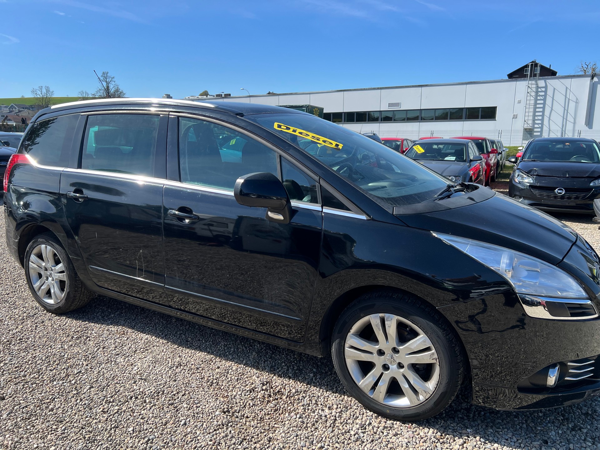PEUGEOT 5008 1.6 HDI Sport-image-2