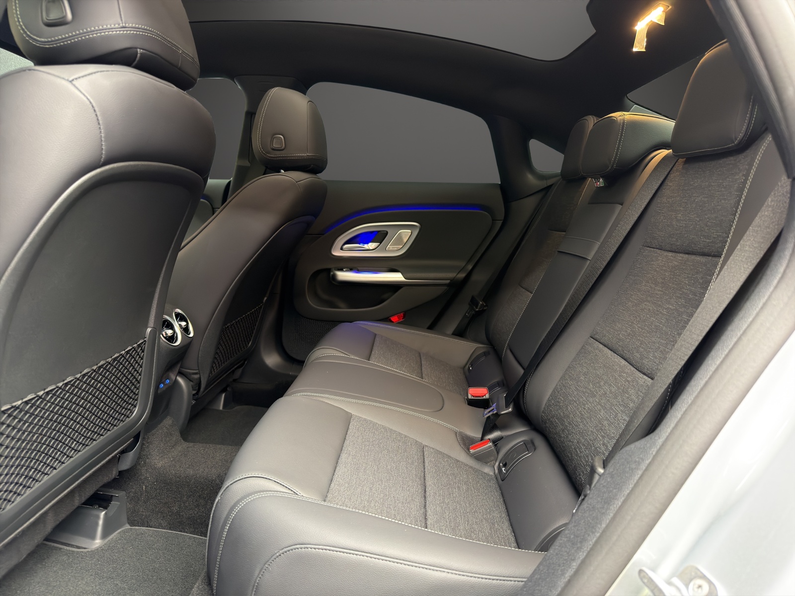 MERCEDES-BENZ CLA 220 4MATIC-image-8