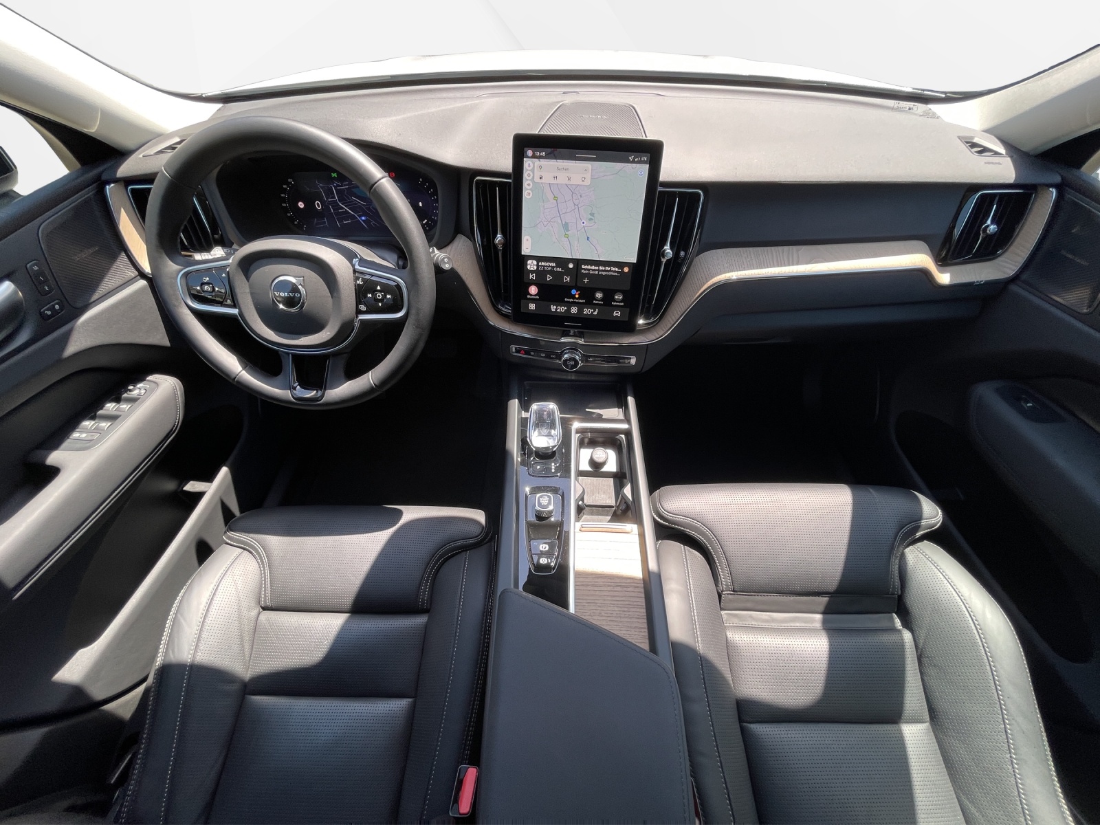 VOLVO XC60 2.0 B5 MH Plus Dark AWD-image-10