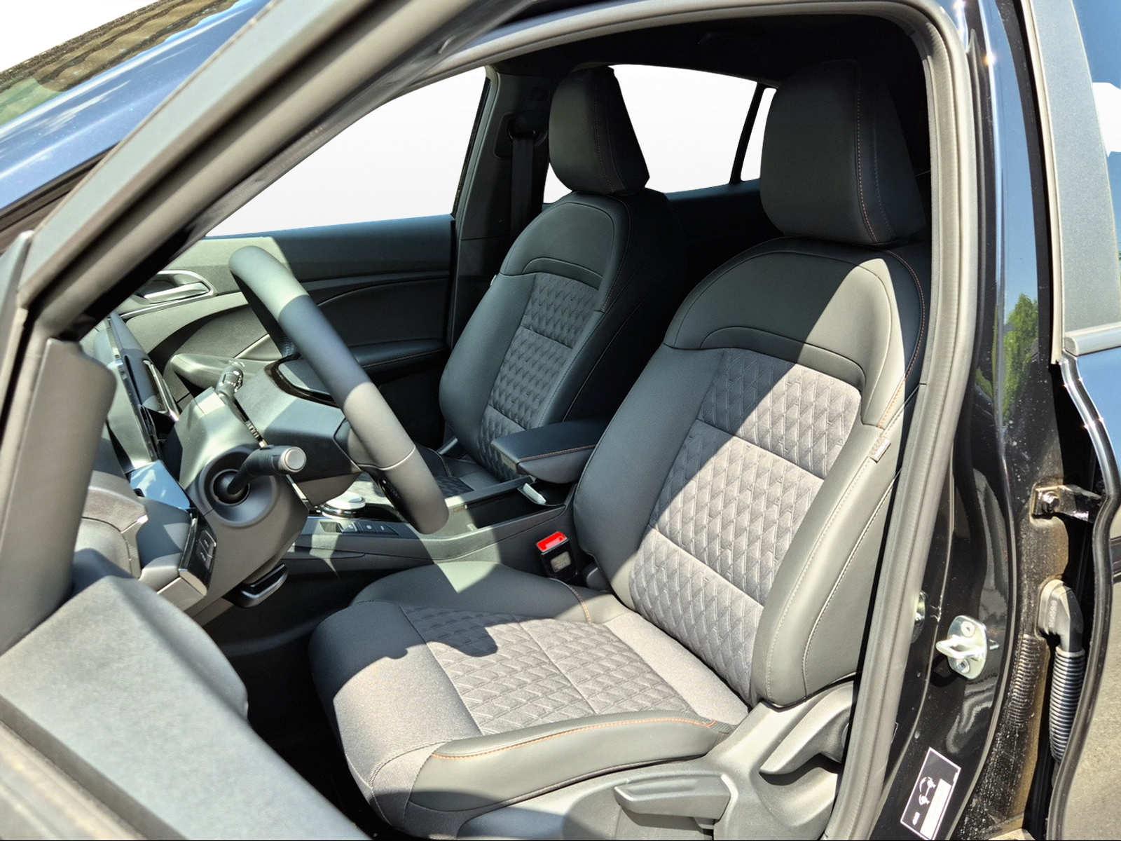 MG 3 1.5 Hybrid Luxury-image-8