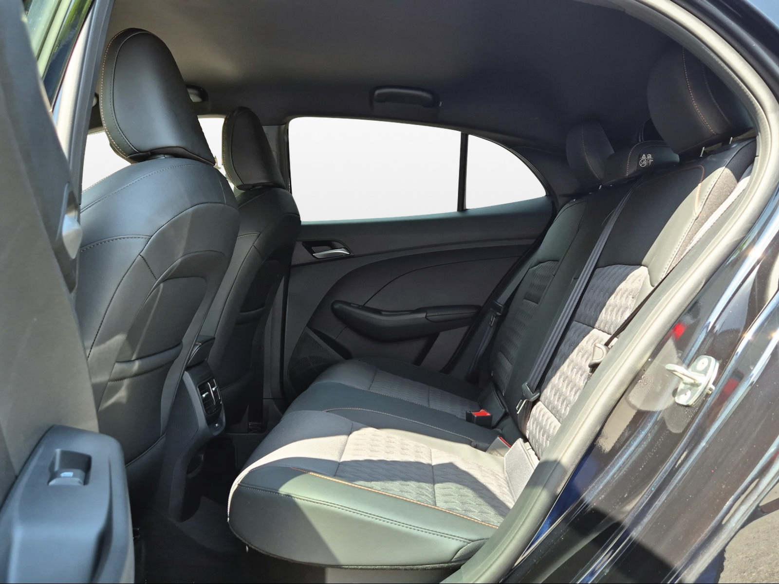 MG 3 1.5 Hybrid Luxury-image-12