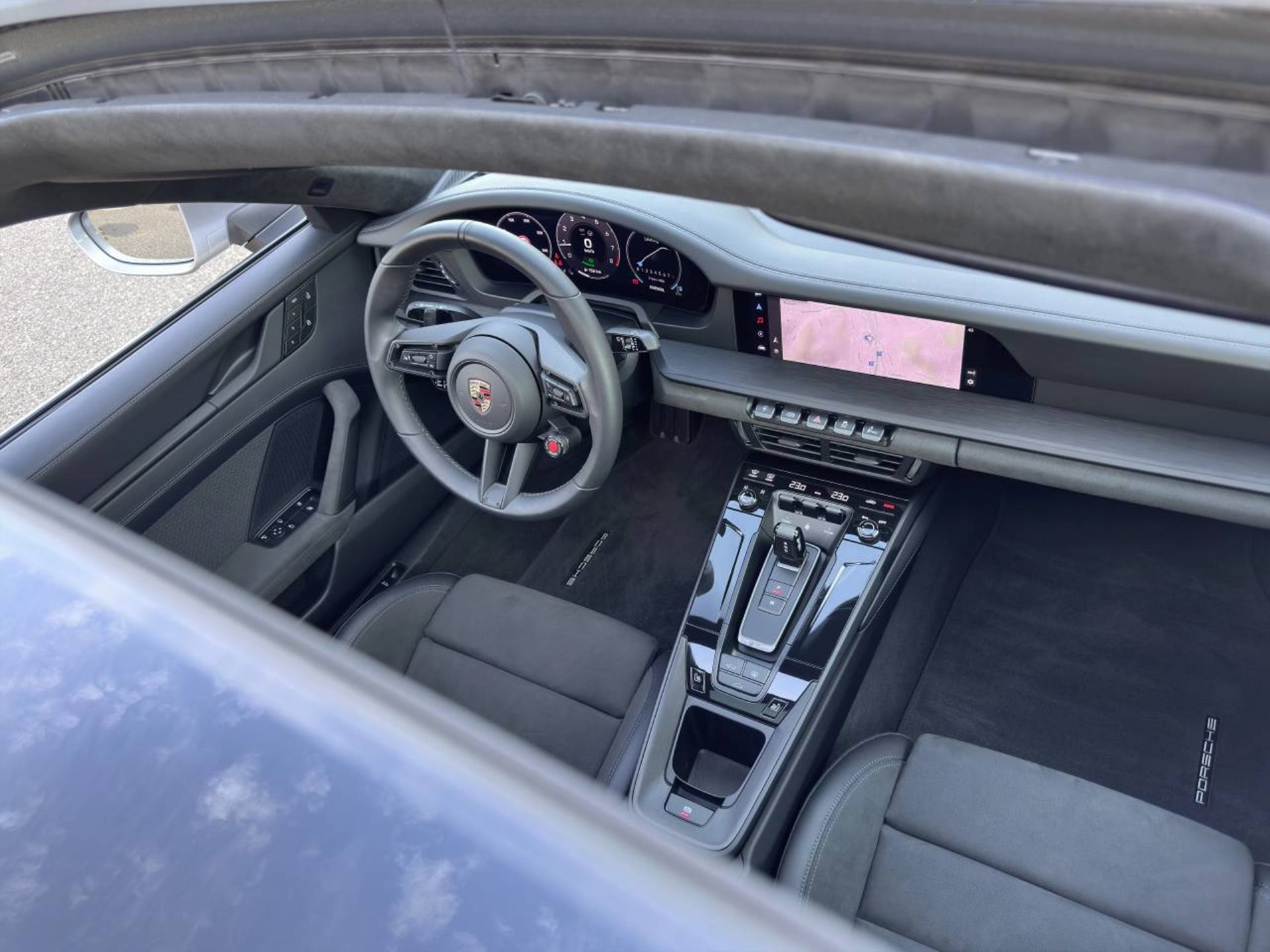 PORSCHE 911 Carrera 4 GTS-image-22