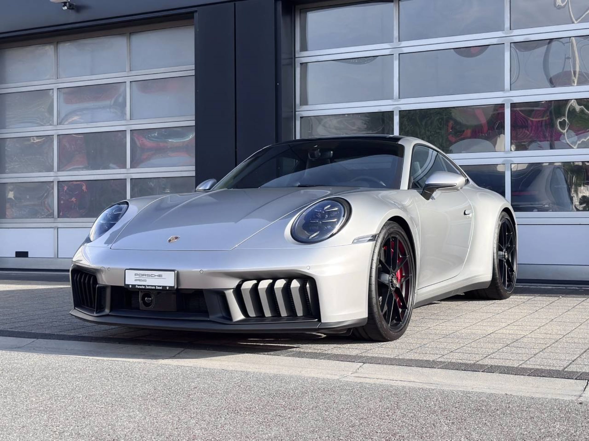 PORSCHE 911 Carrera 4 GTS-image-8