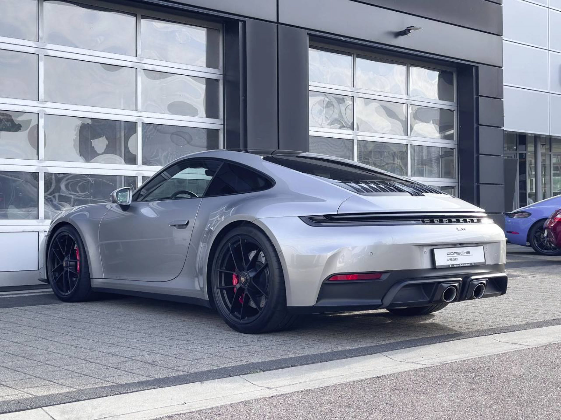 PORSCHE 911 Carrera 4 GTS-image-10