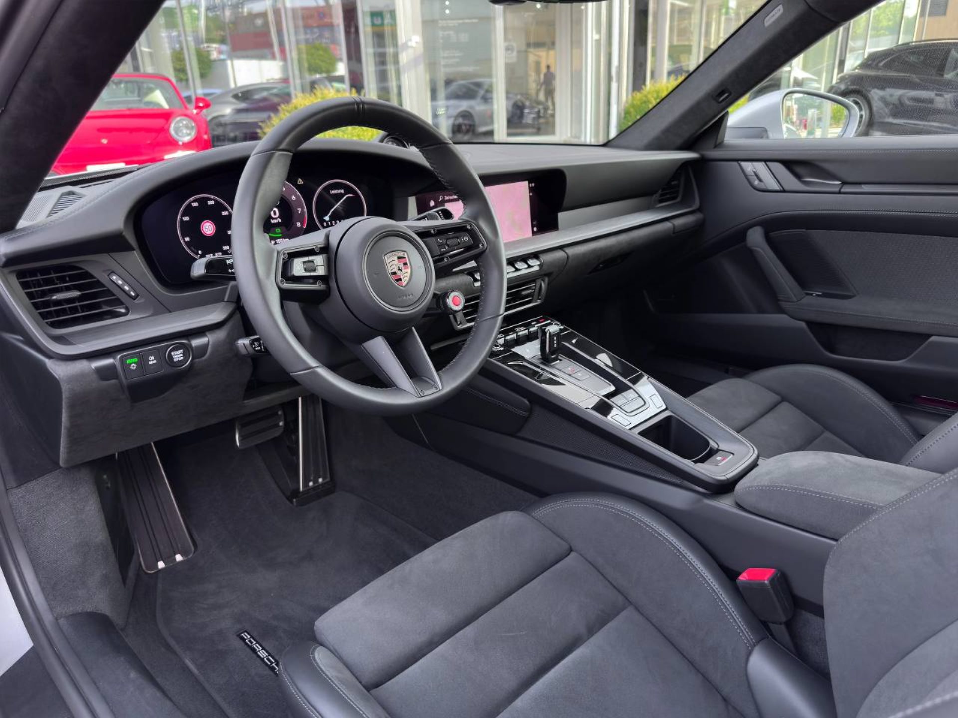 PORSCHE 911 Carrera 4 GTS-showroom-element-3