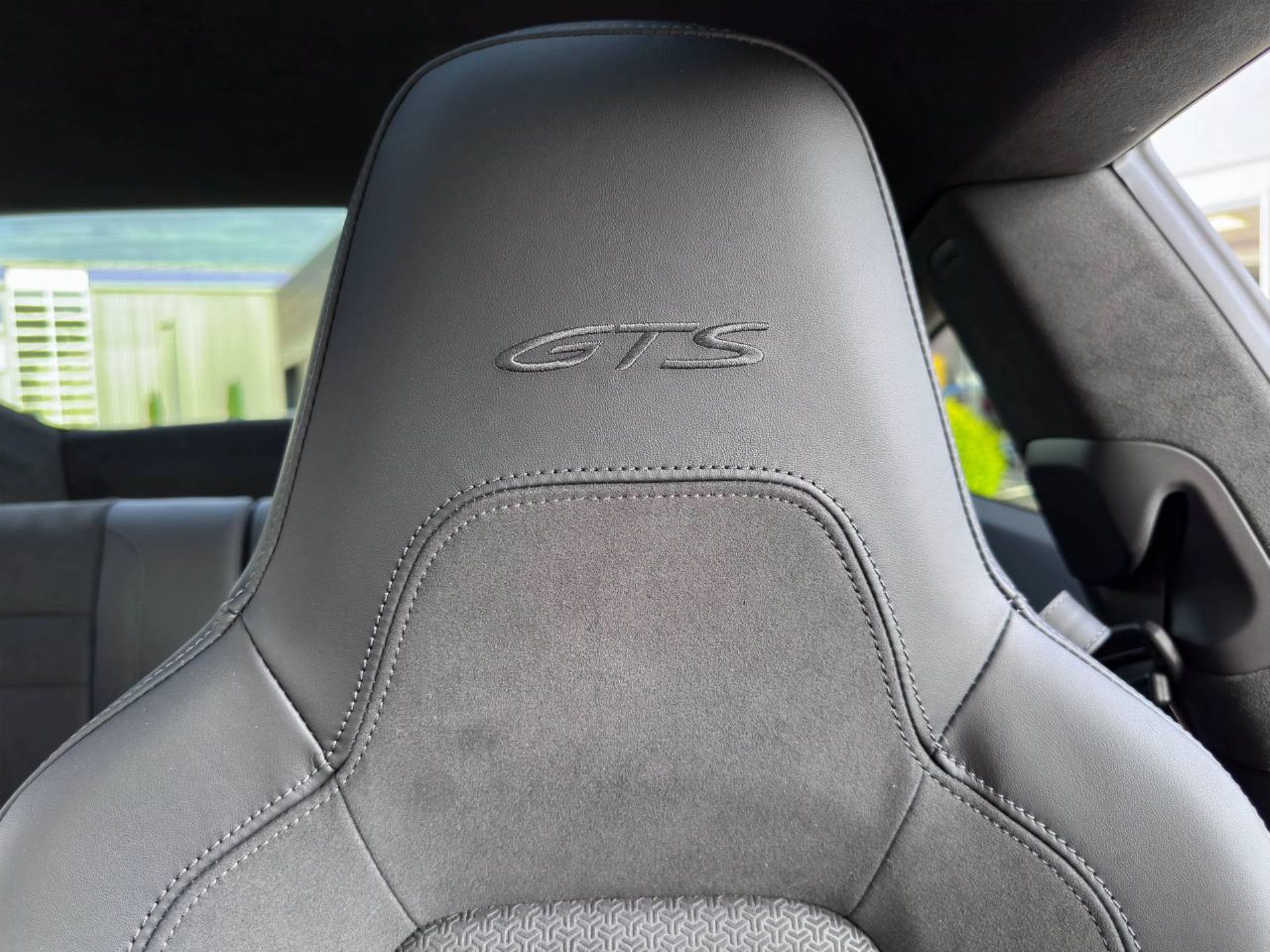 PORSCHE 911 Carrera 4 GTS-image-25