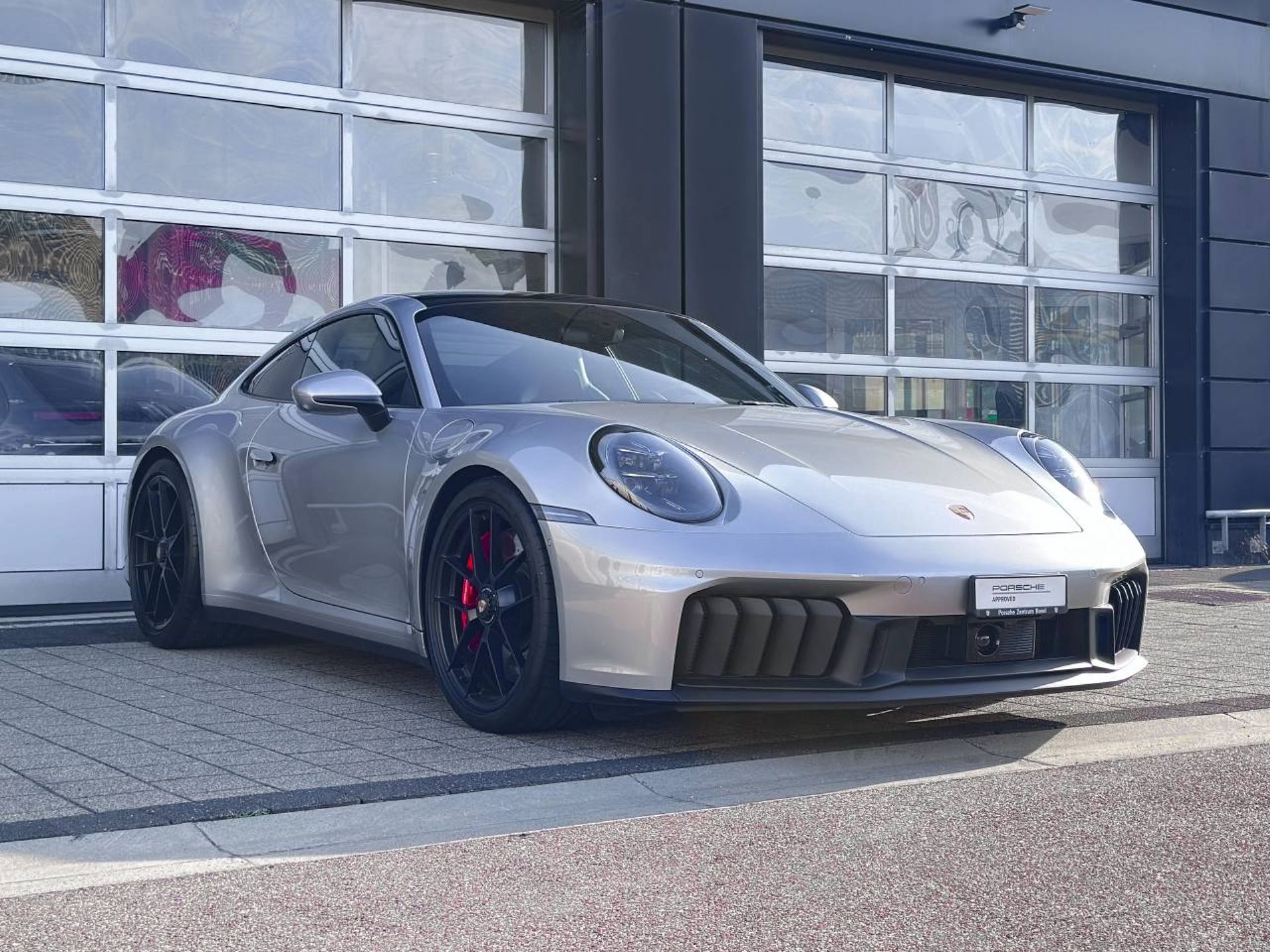 PORSCHE 911 Carrera 4 GTS-image-11