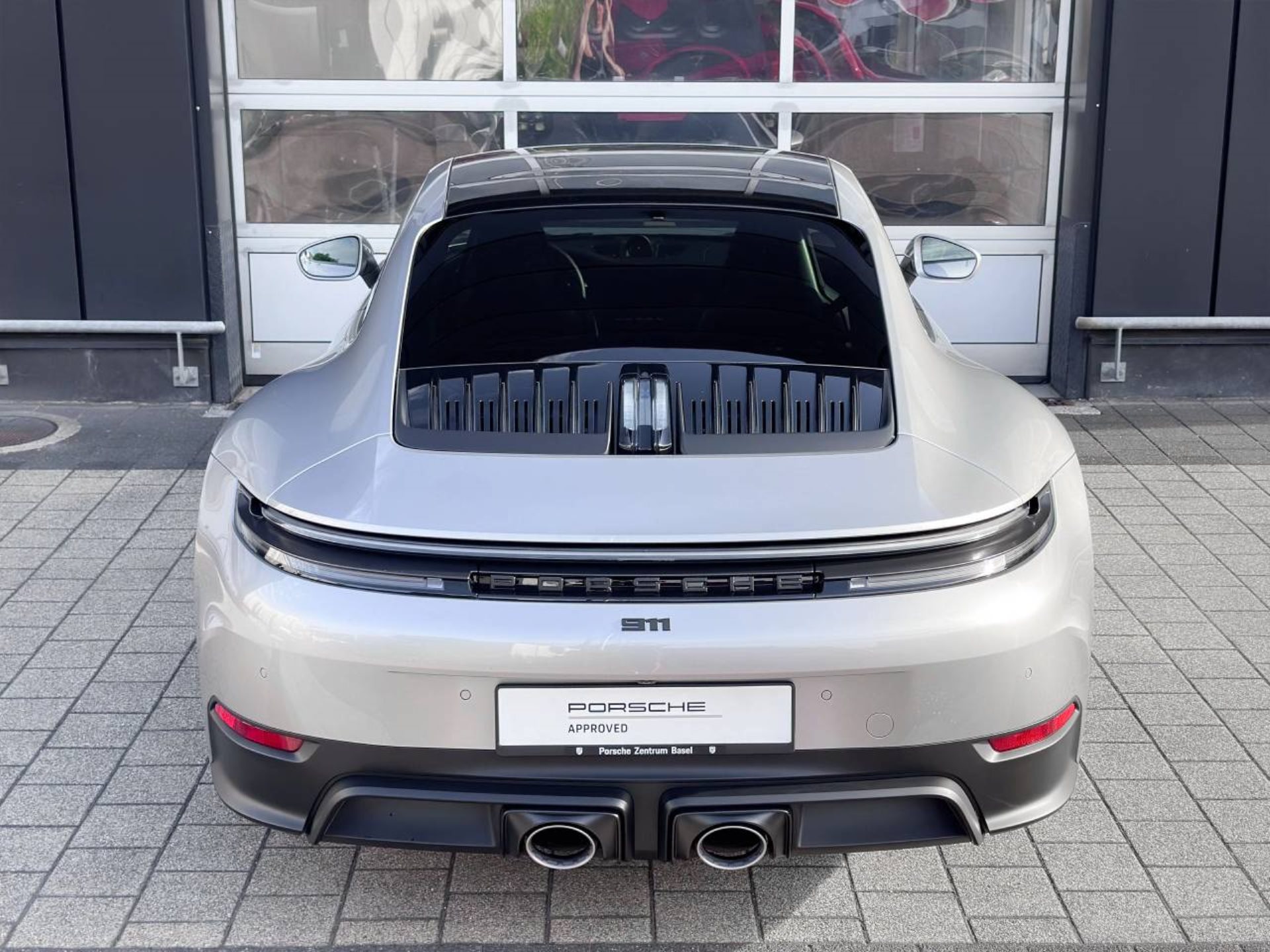 PORSCHE 911 Carrera 4 GTS-image-12