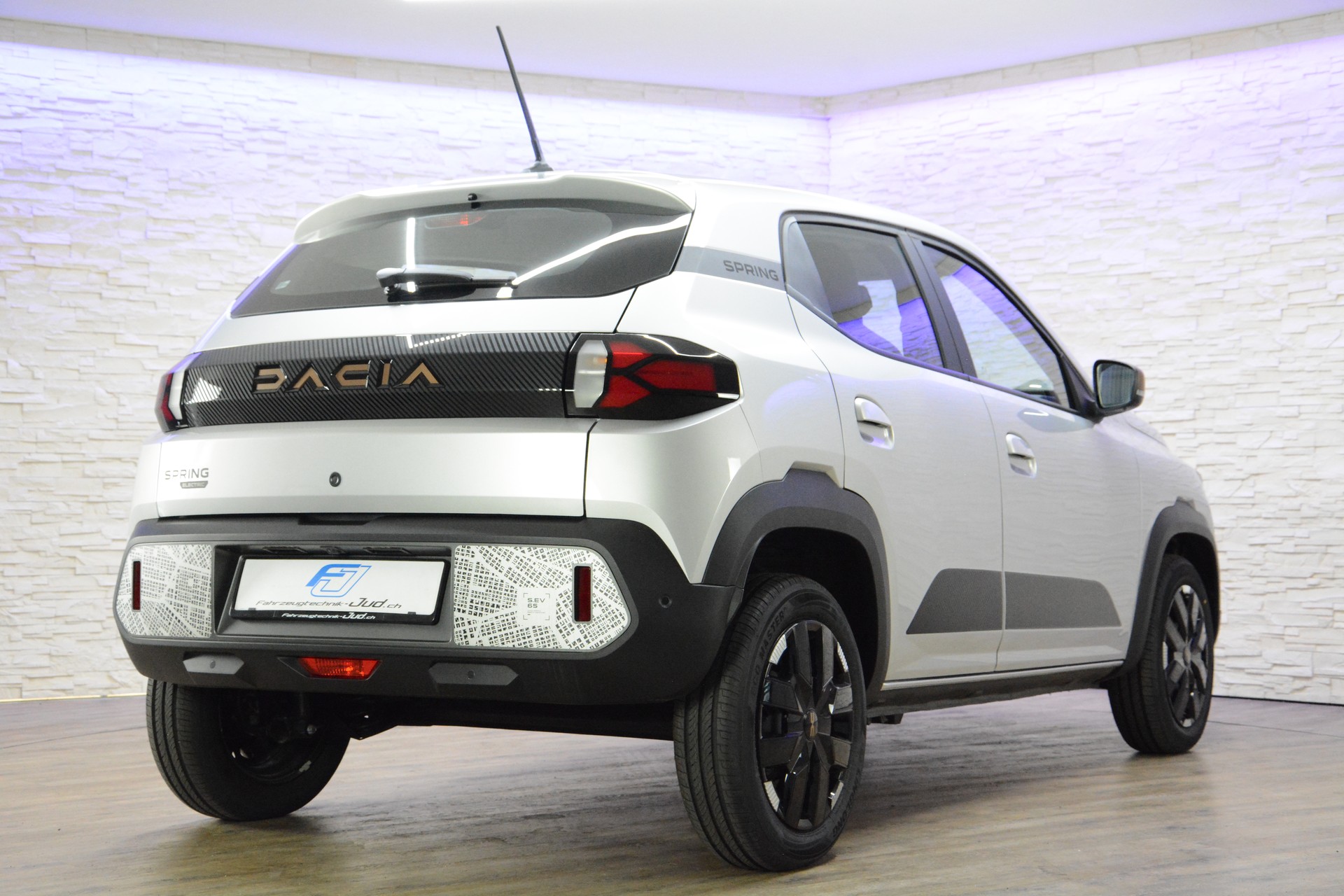 DACIA Spring Extreme *CCS-Ladeanschluss*-image-4