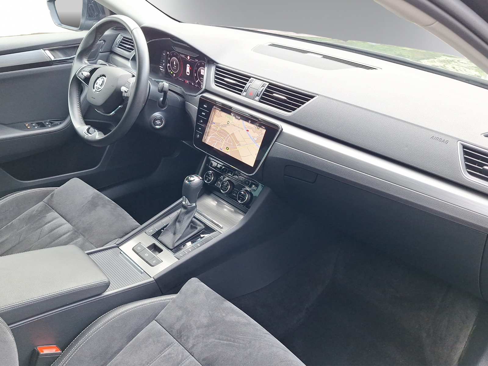 SKODA Superb Combi 2.0 TDI Style DSG-image-11