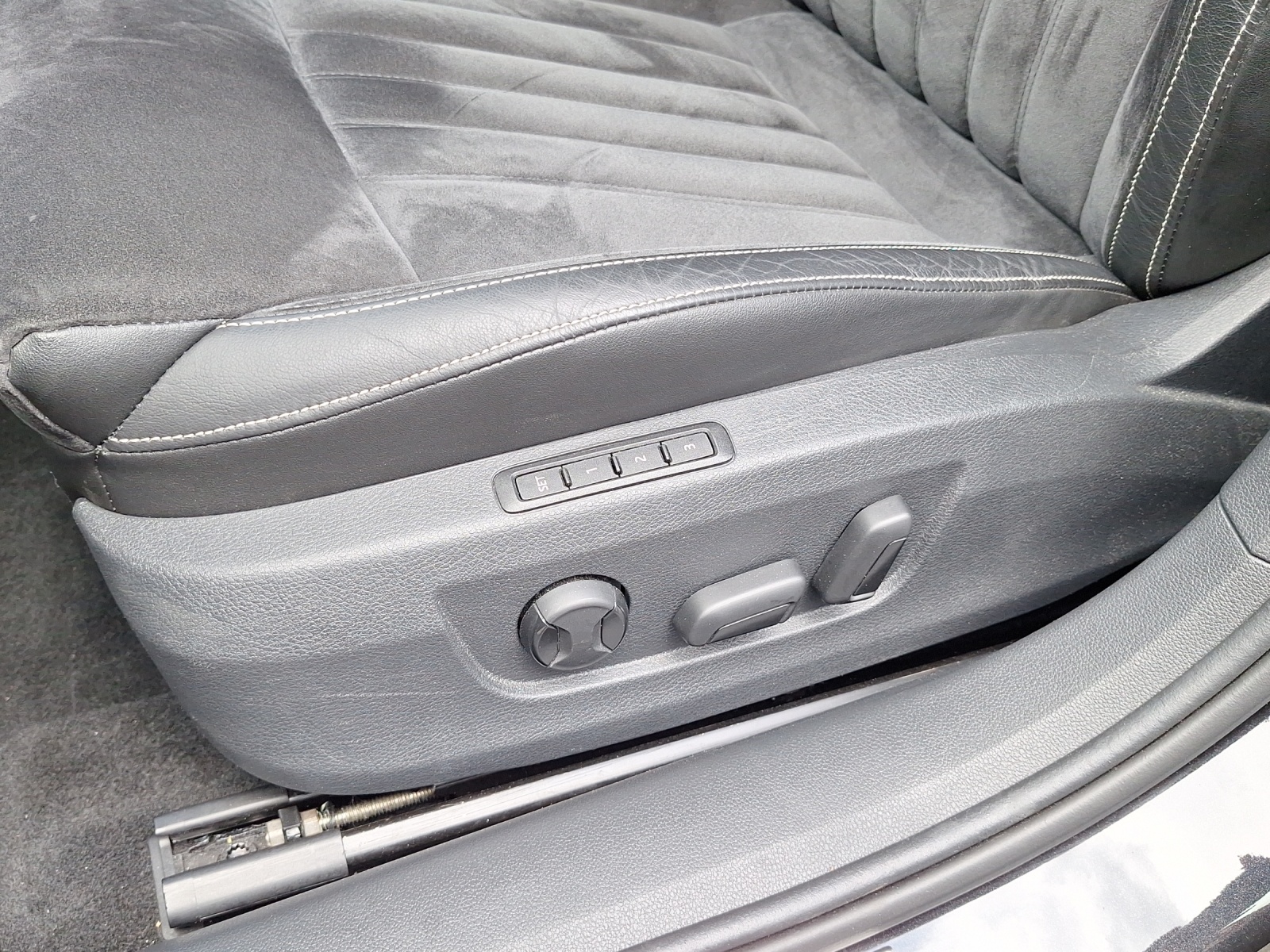 SKODA Superb Combi 2.0 TDI Style DSG-image-15