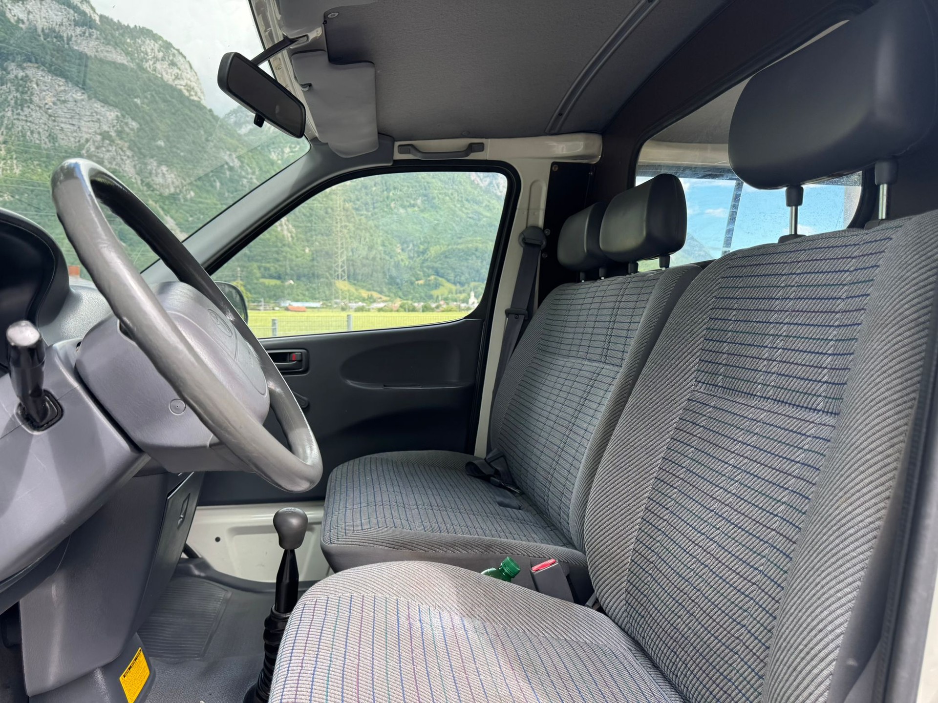 TOYOTA Hiace 2.4 Van 4x4 LWB-image-13