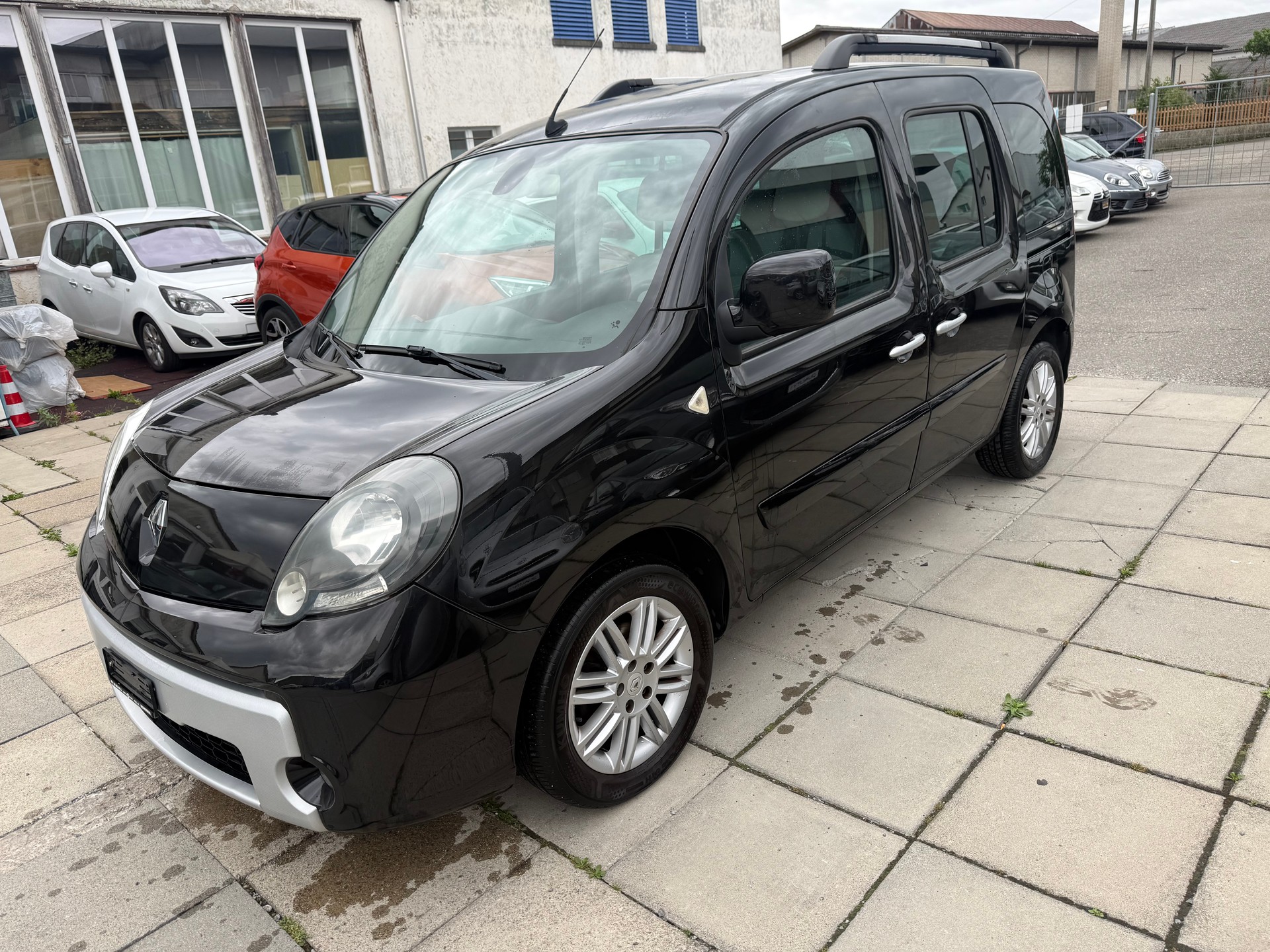 RENAULT Kangoo 1.5 dCi Happy Family-image-1