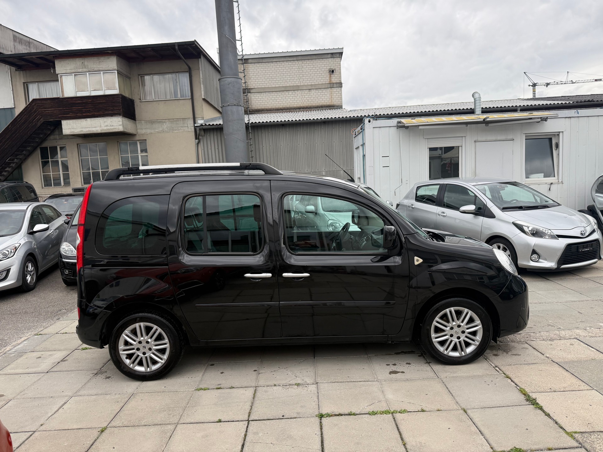 RENAULT Kangoo 1.5 dCi Happy Family-image-3
