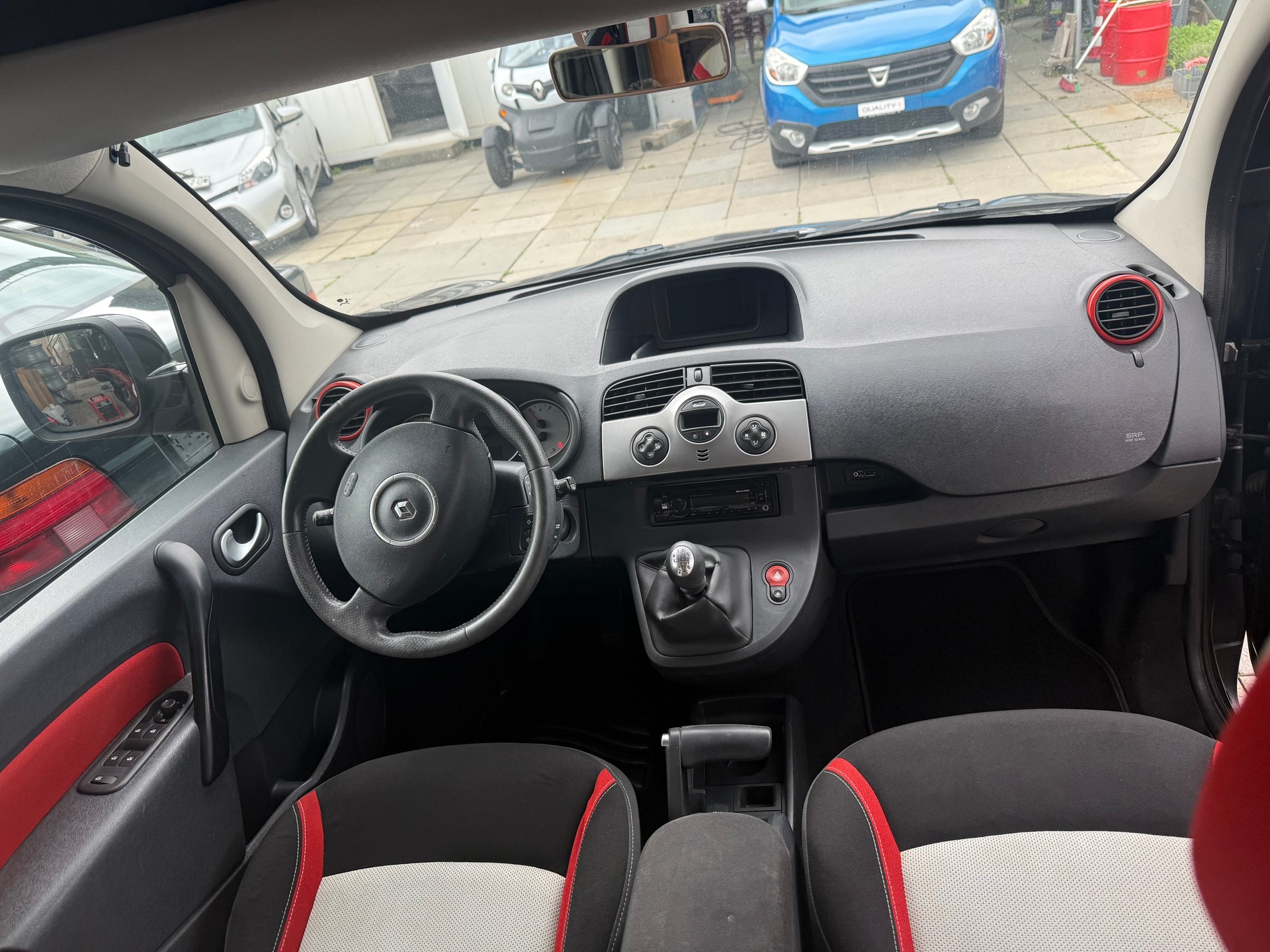 RENAULT Kangoo 1.5 dCi Happy Family-image-10